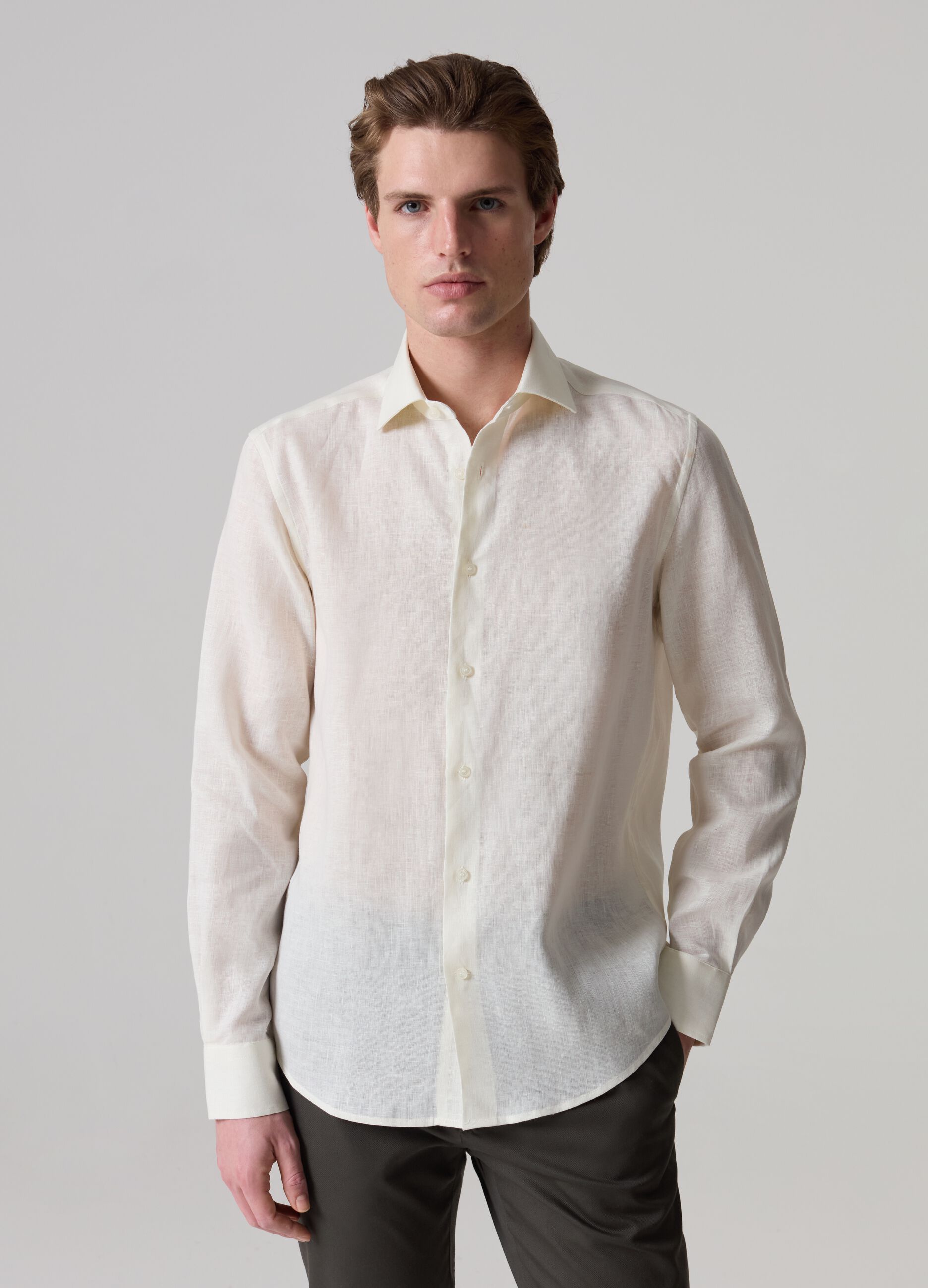 Contemporary shirt in linen