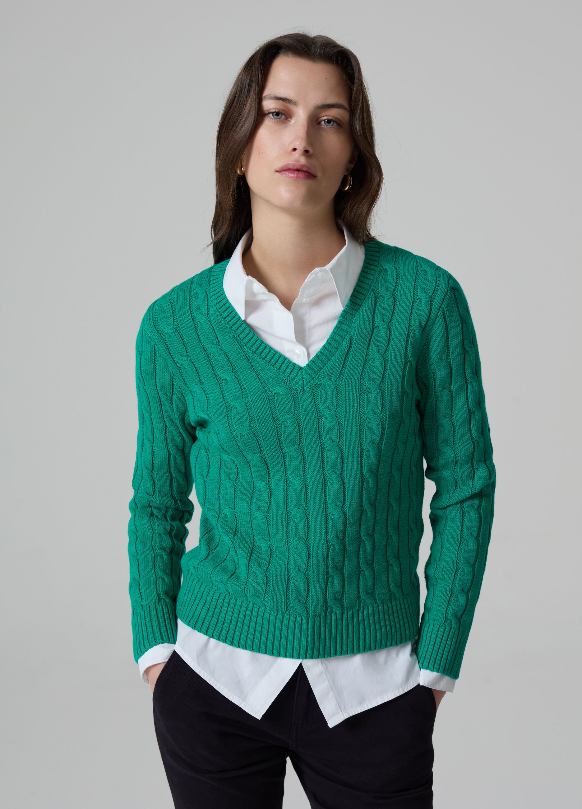 Pullover with cable design and V neck_0