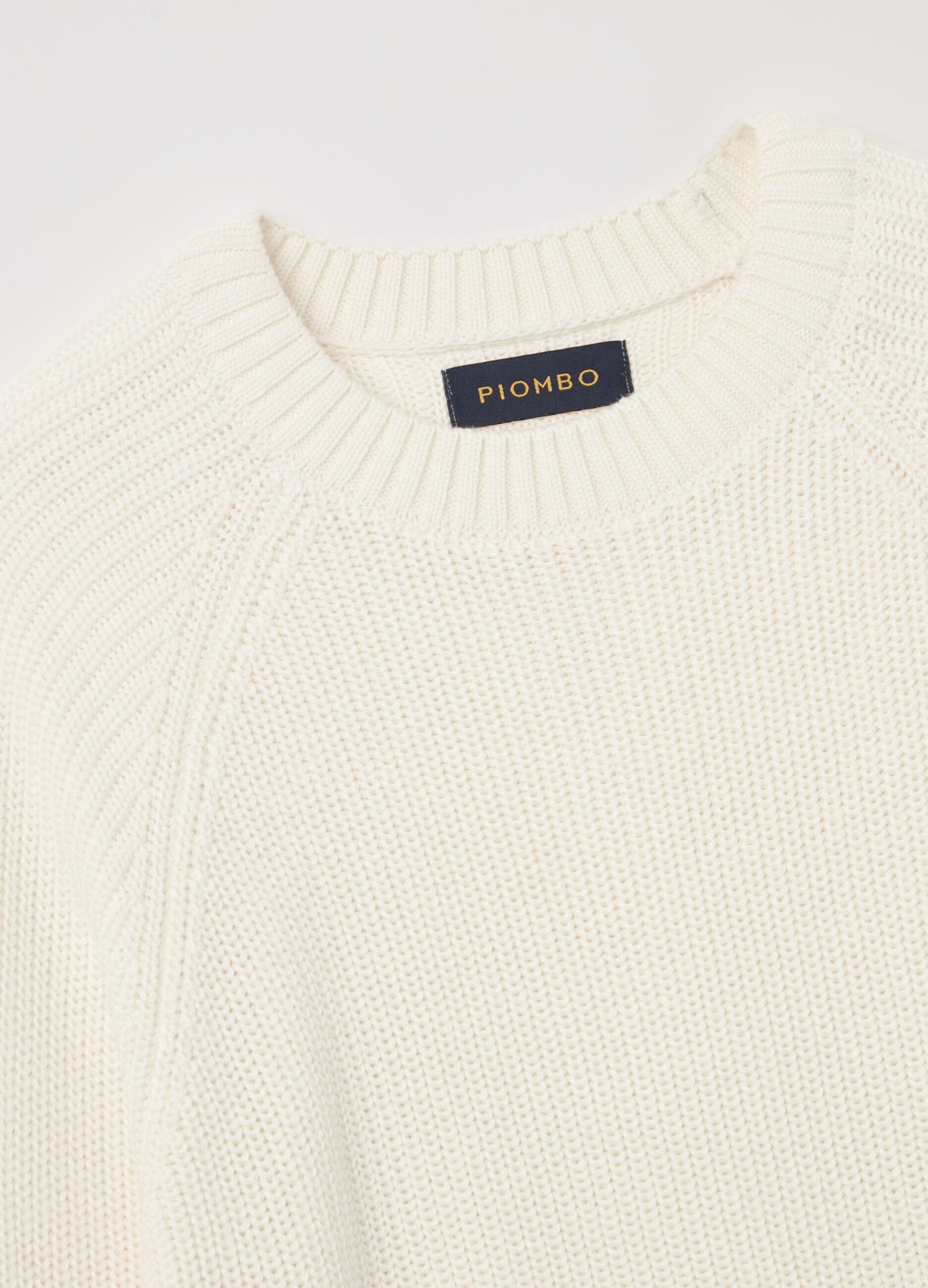 Knit pullover with raglan sleeves