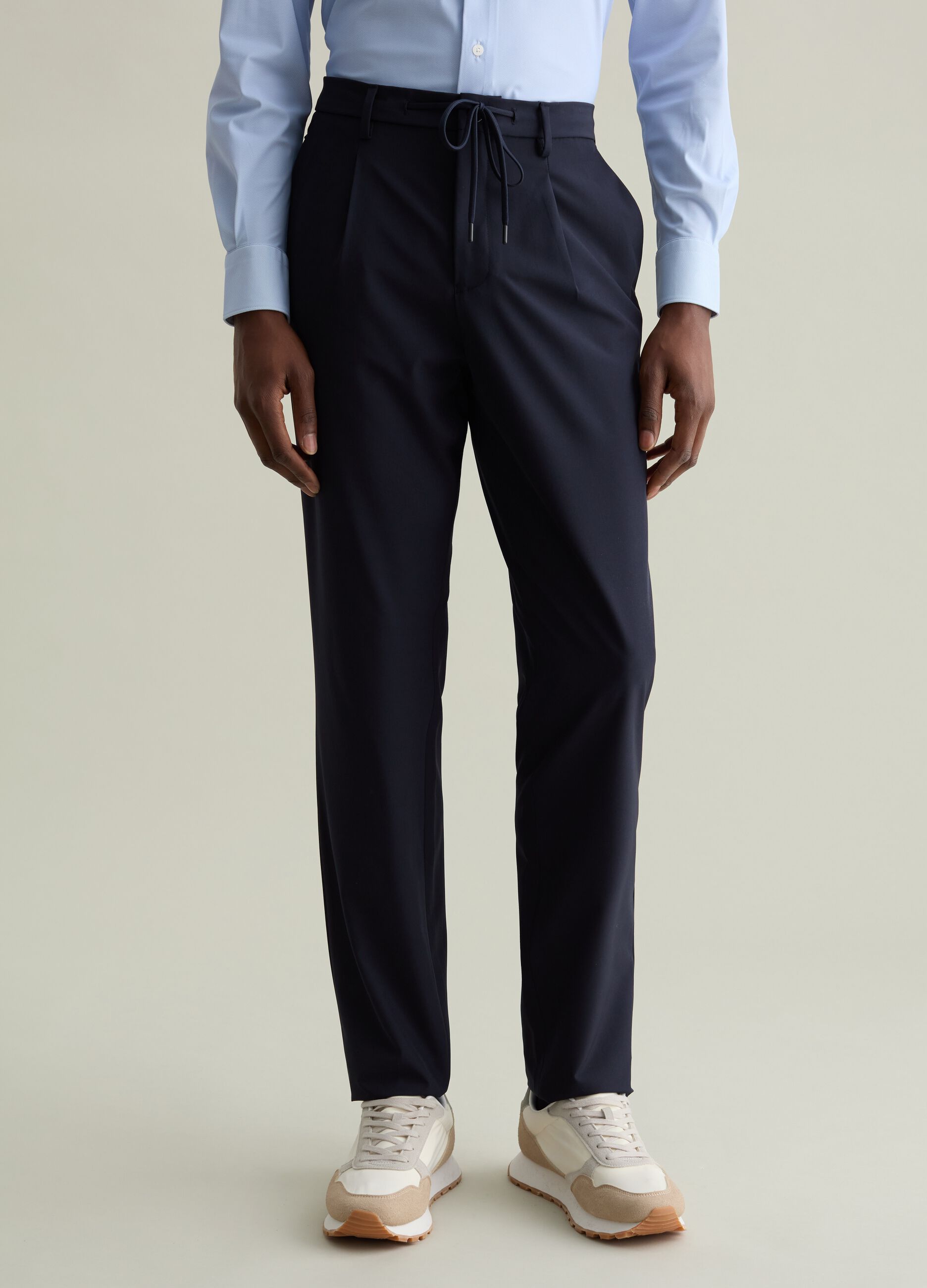 Chinos joggers de tejido técnico