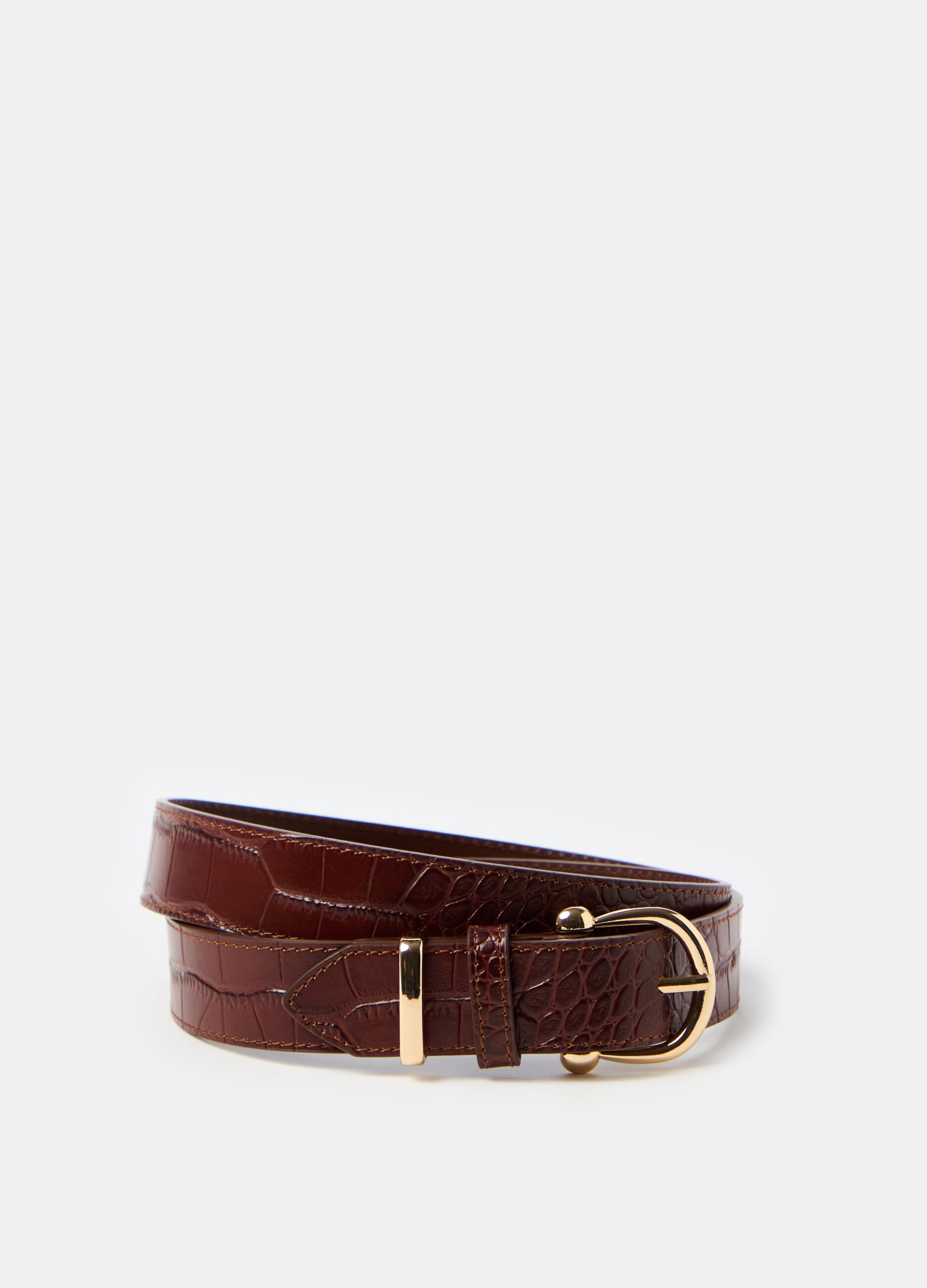 Contemporary belt in textured leather