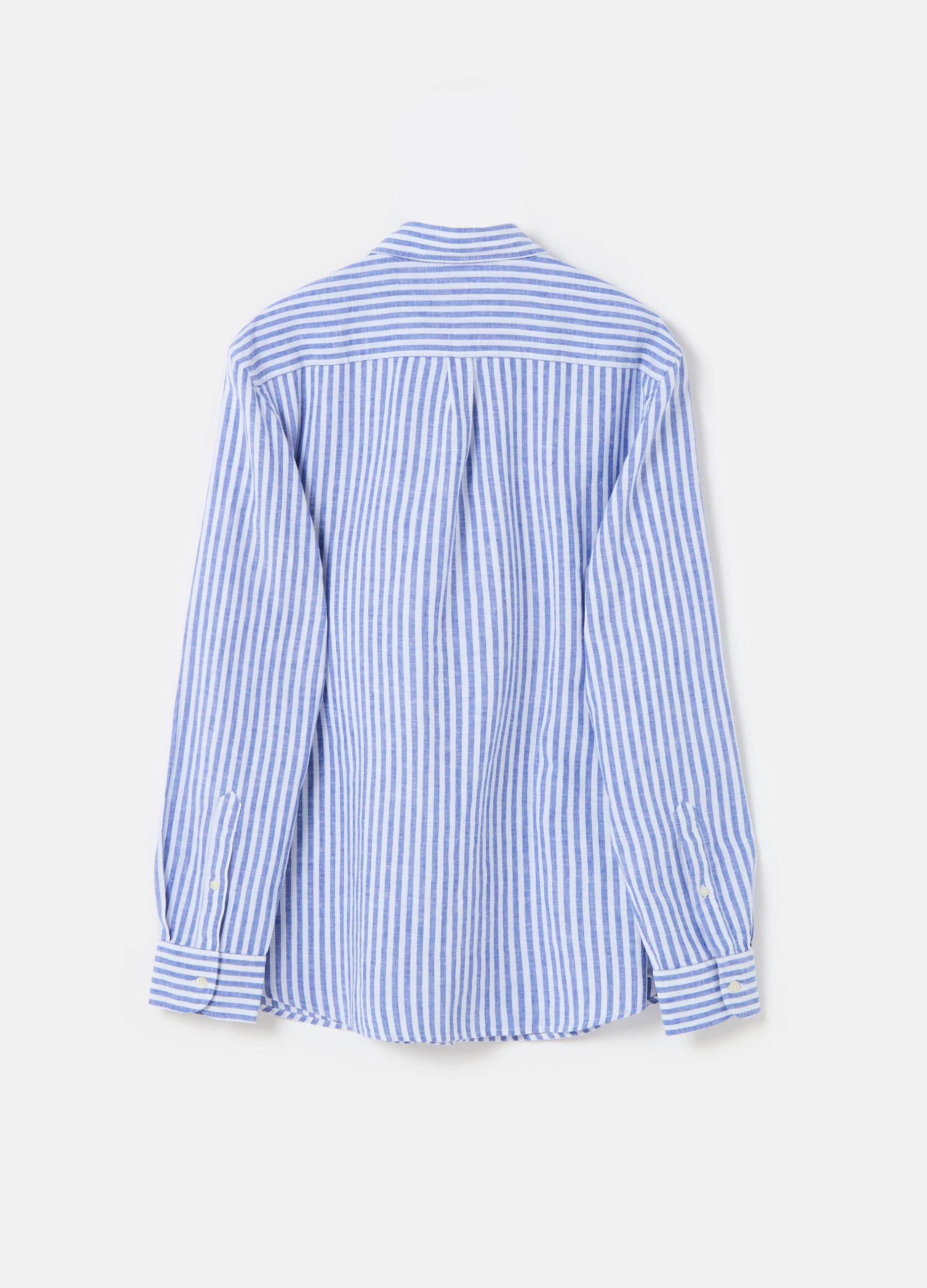 Camisa regular fit de rayas con cuello abotonado_3