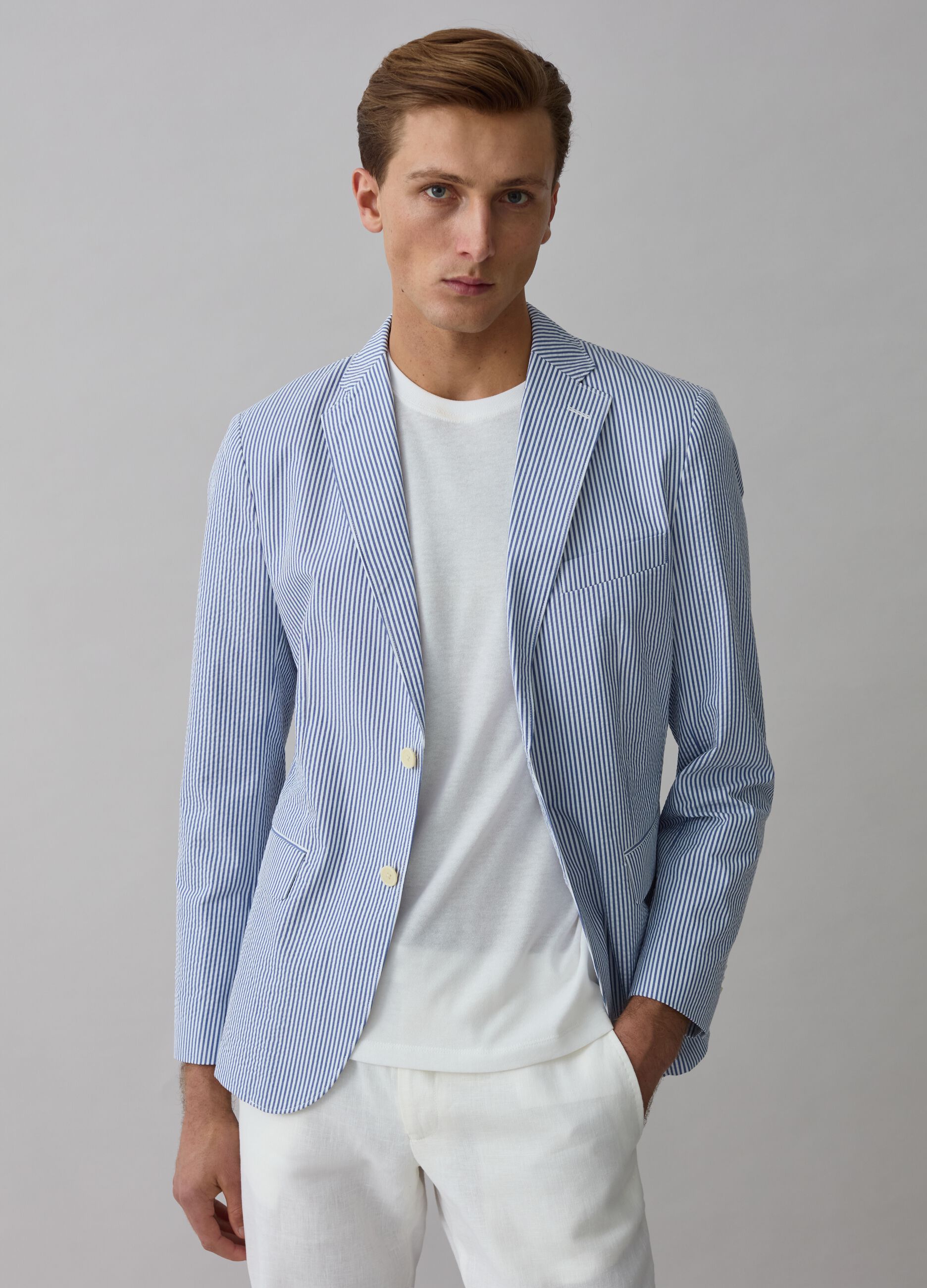Contemporary single-breasted blazer with thin stripes_0