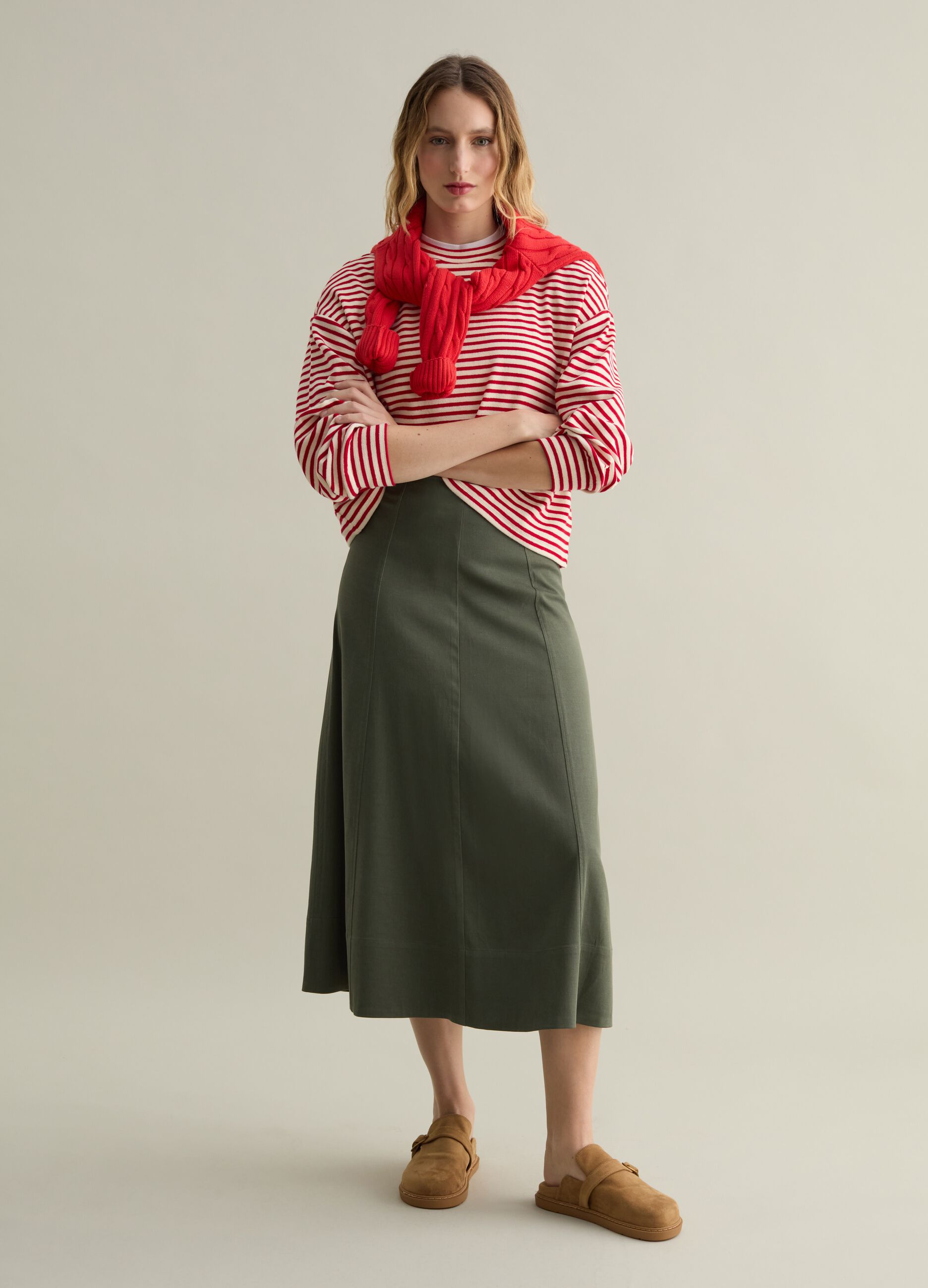 Sweatshirt with thin stripes