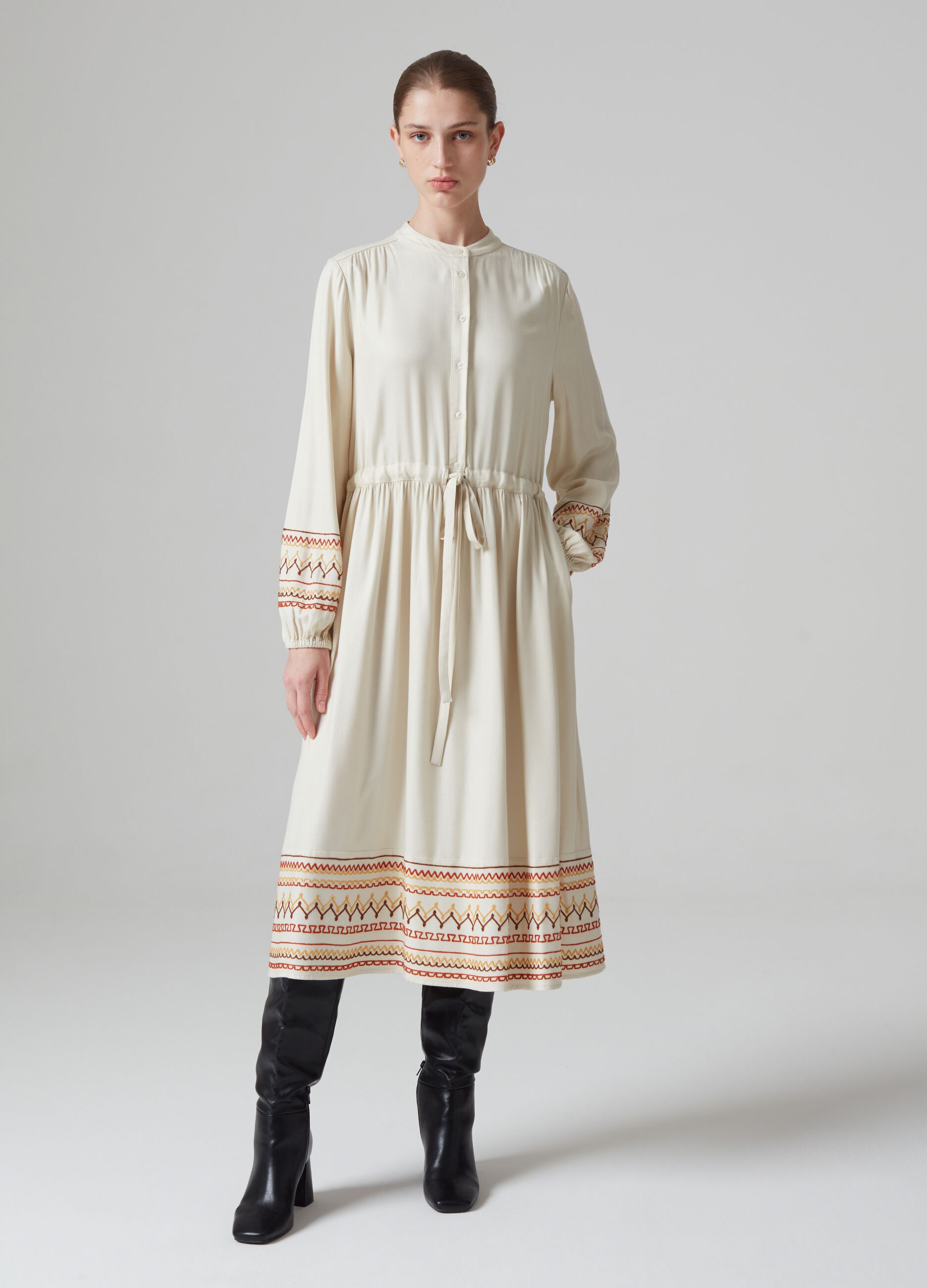 Woman s White Long shirt dress with heritage embroidery PIOMBO