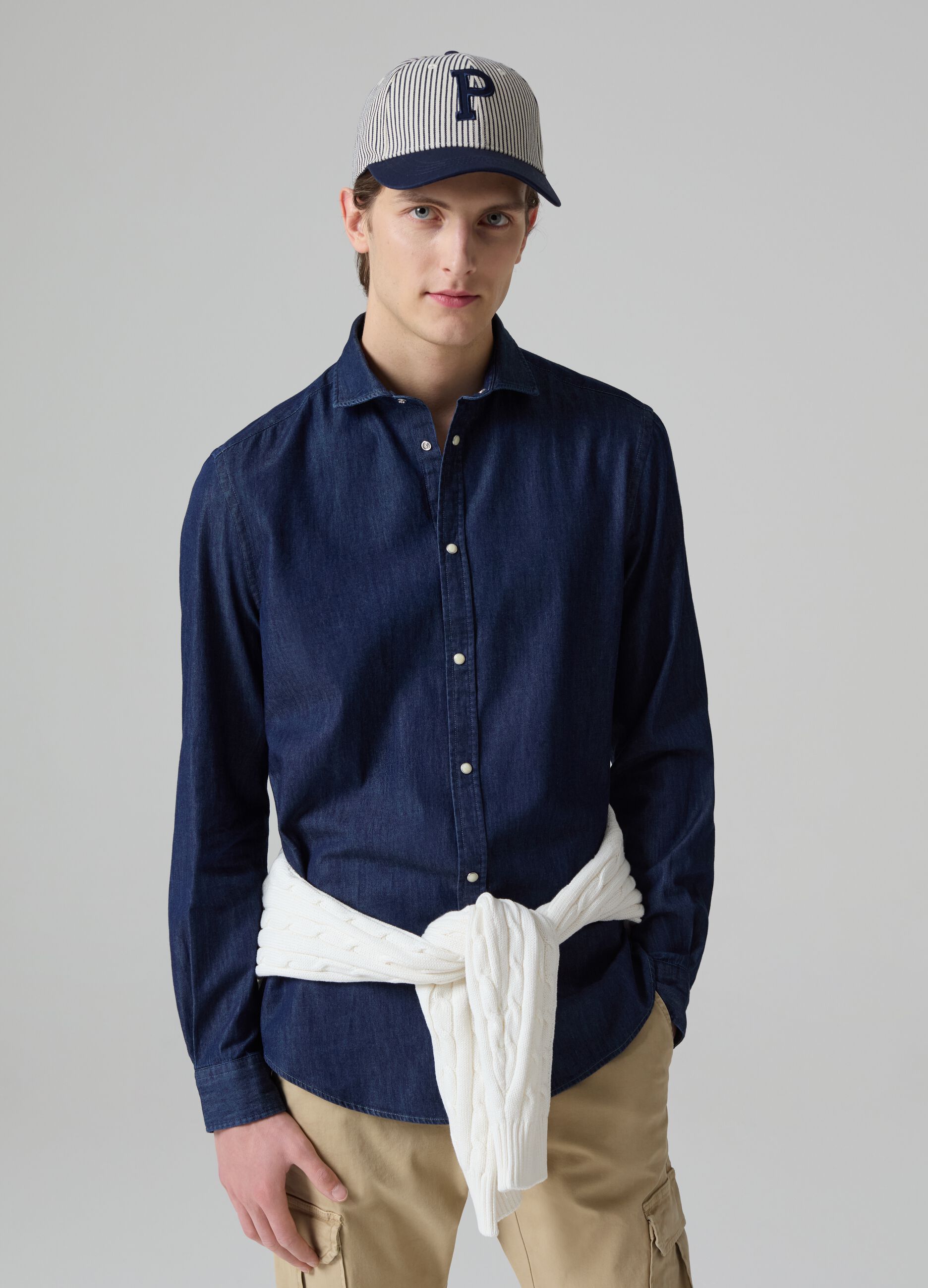 Camisa de denim con botones nacarados