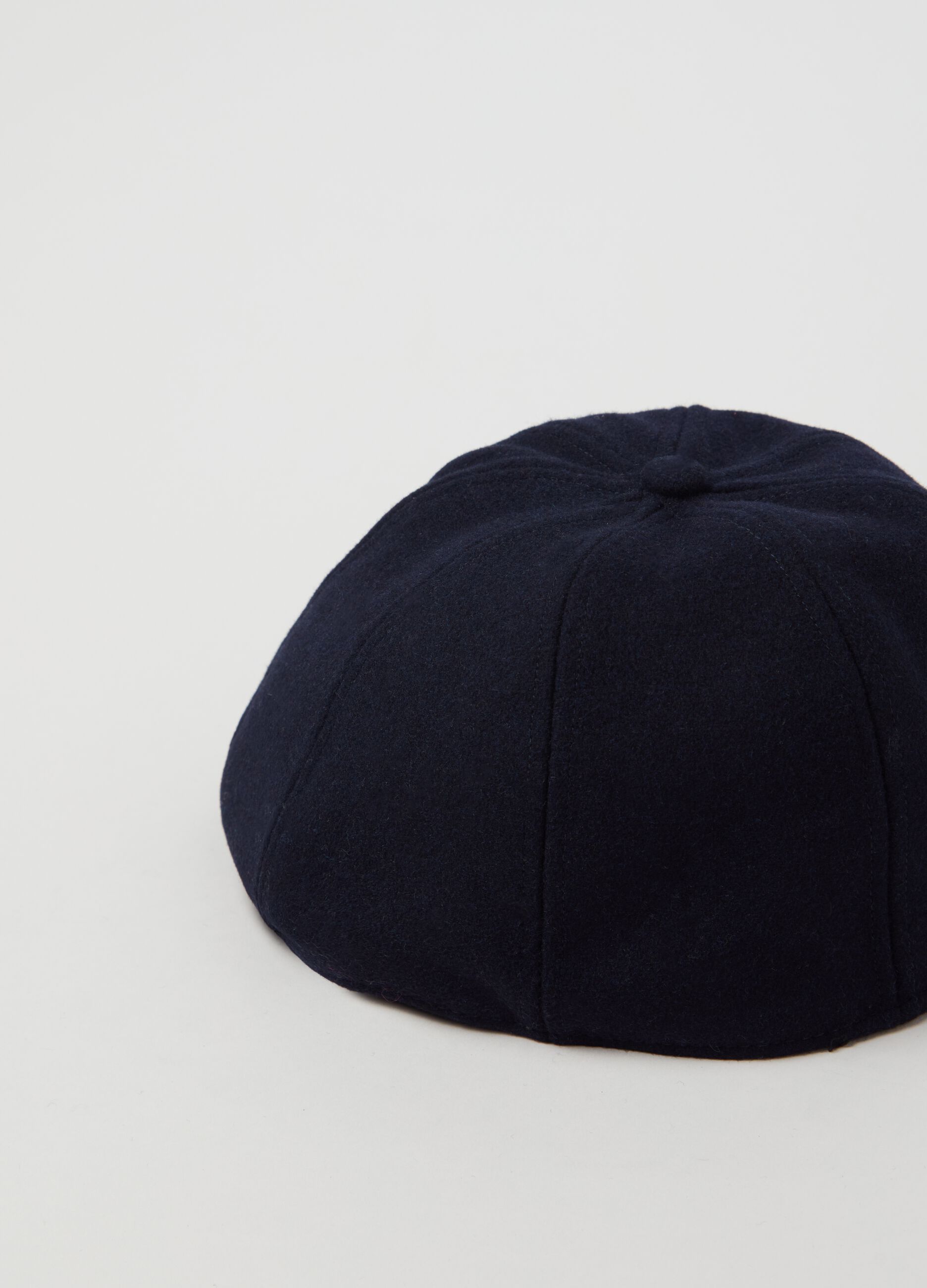 Cloth cap outlet