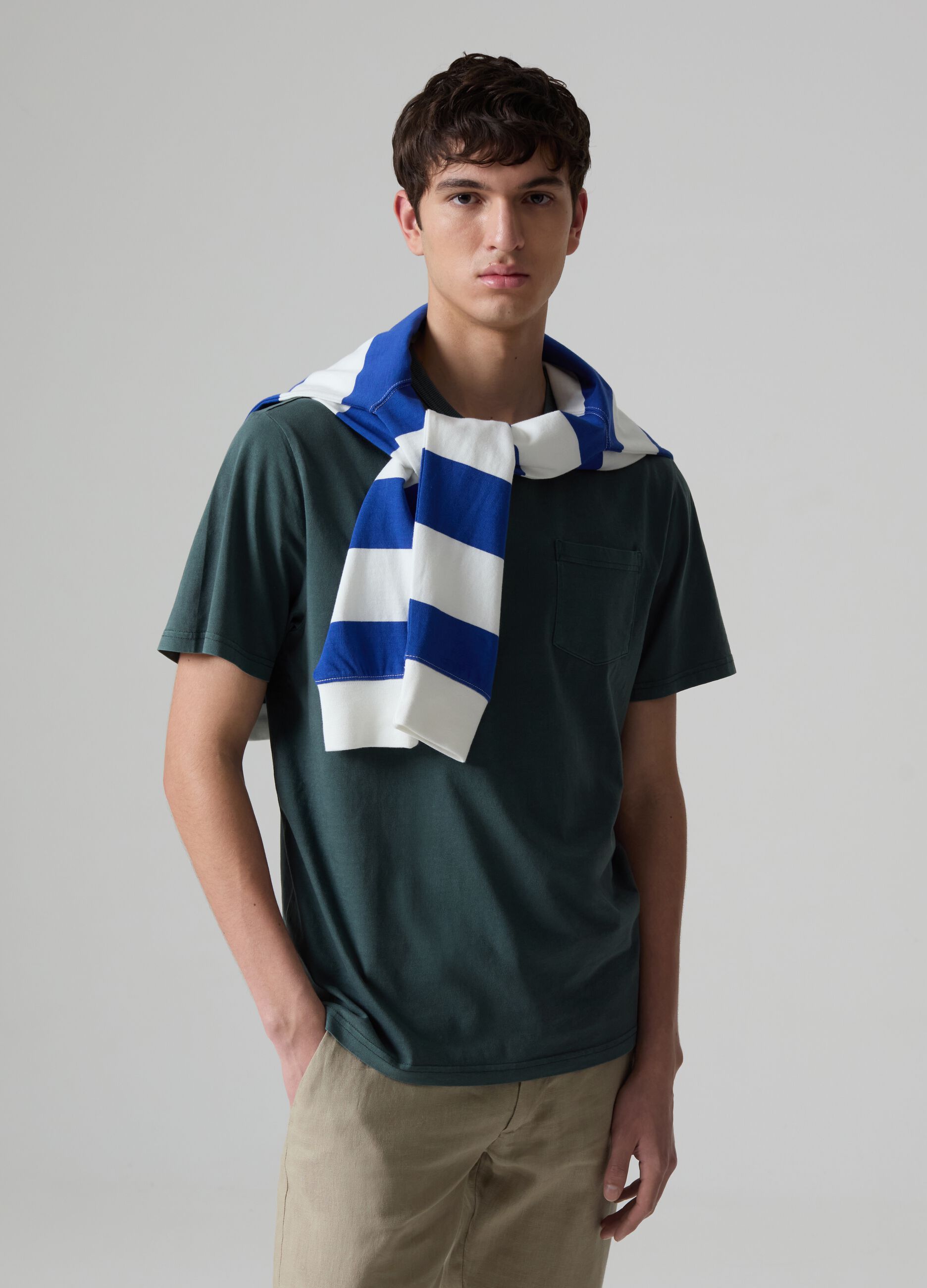 T-shirt with round neck and pocket