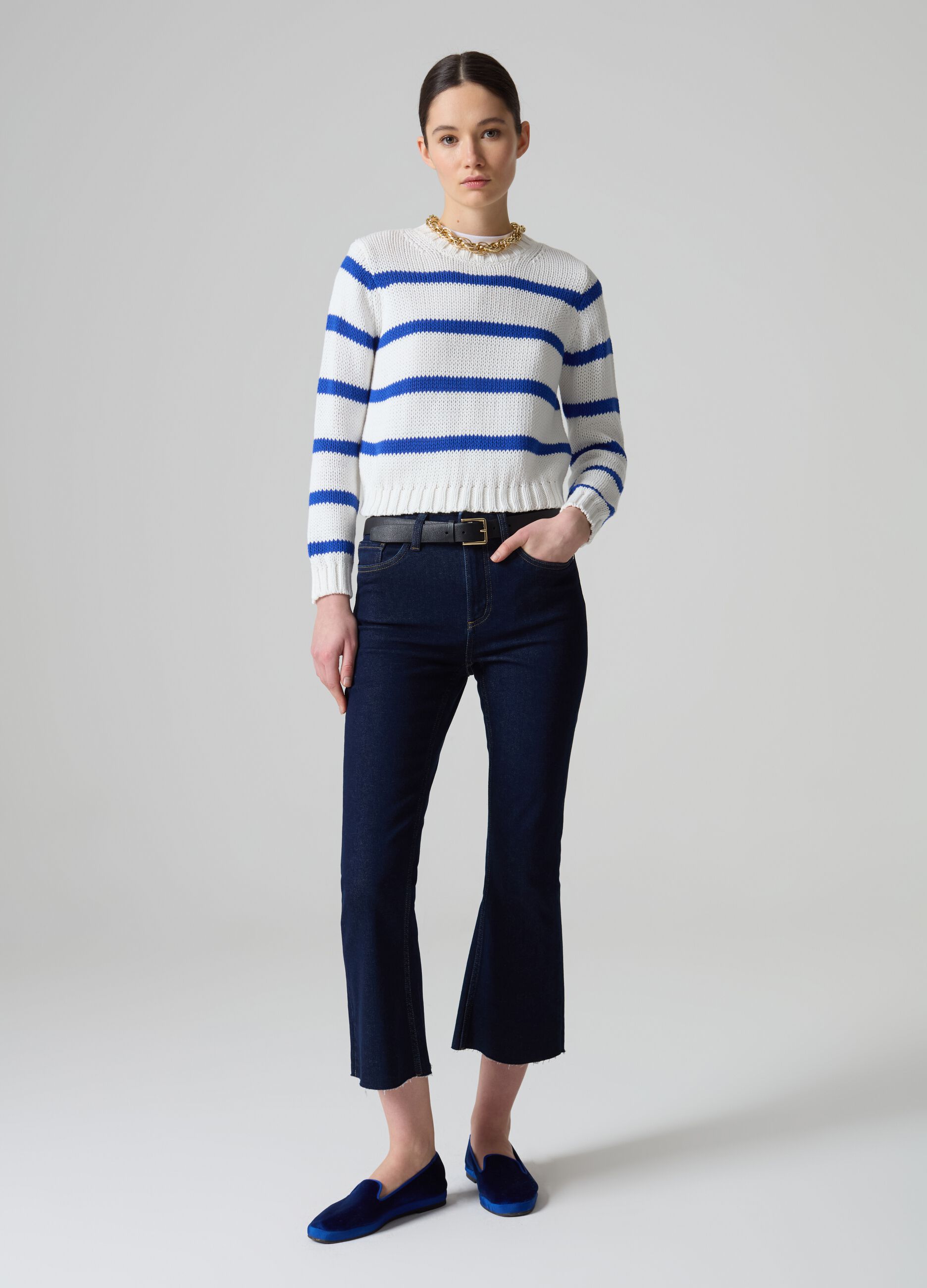 Flare-fit crop jeans with raw edging_0