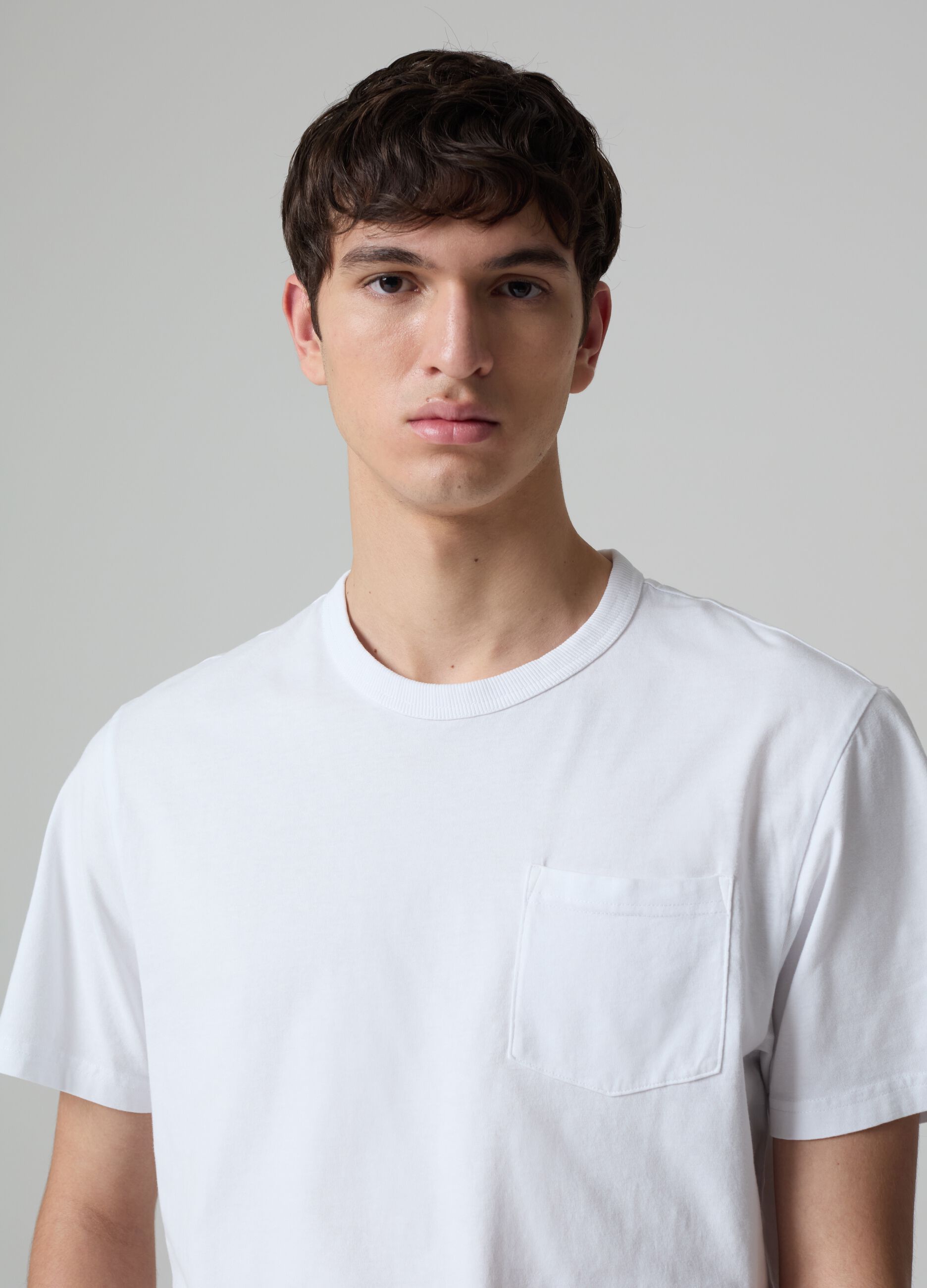 T-shirt with round neck and pocket