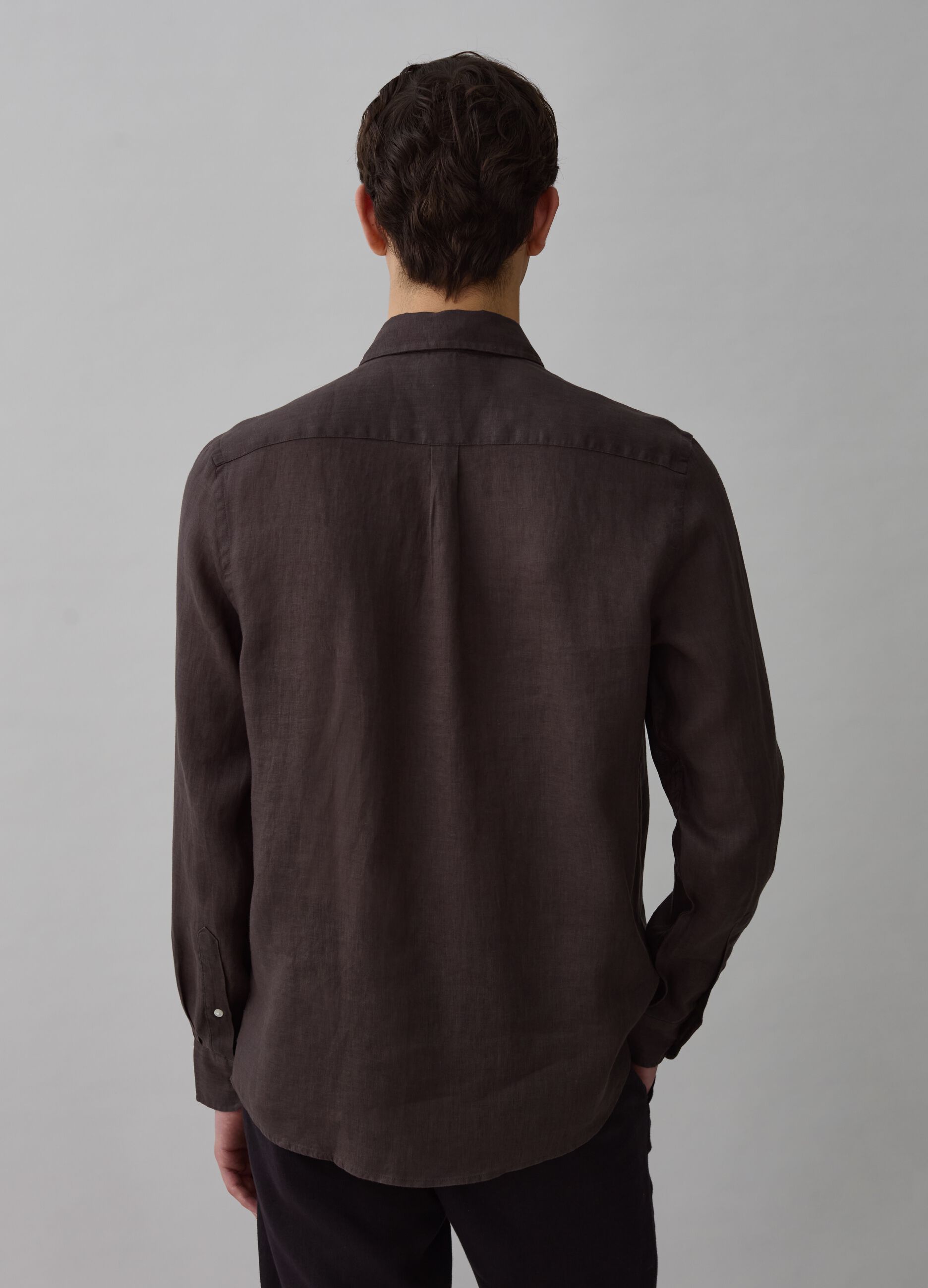 Camisa regular fit de lino con bolsillo_2