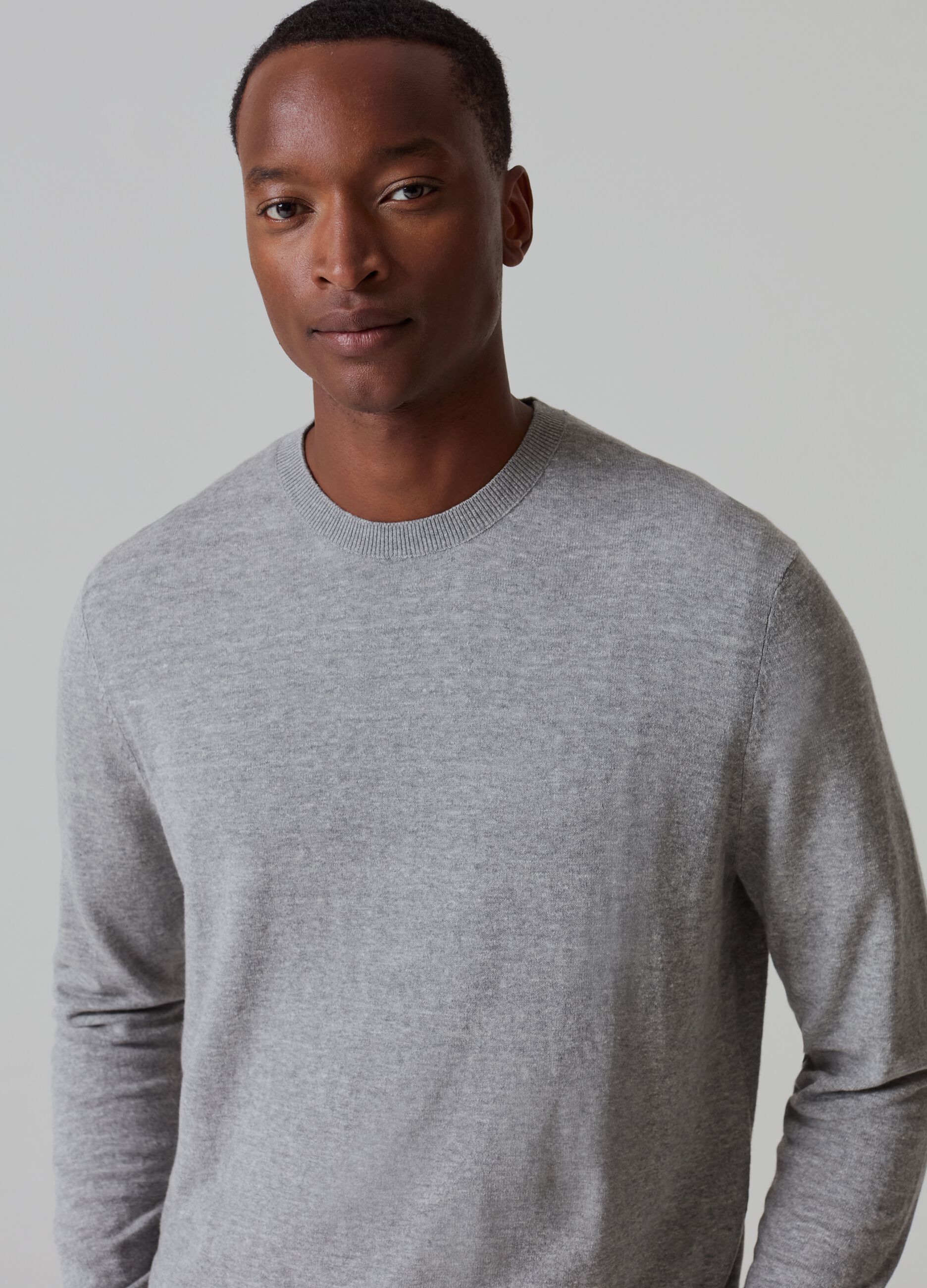 Cotton and linen pullover with round neck_1