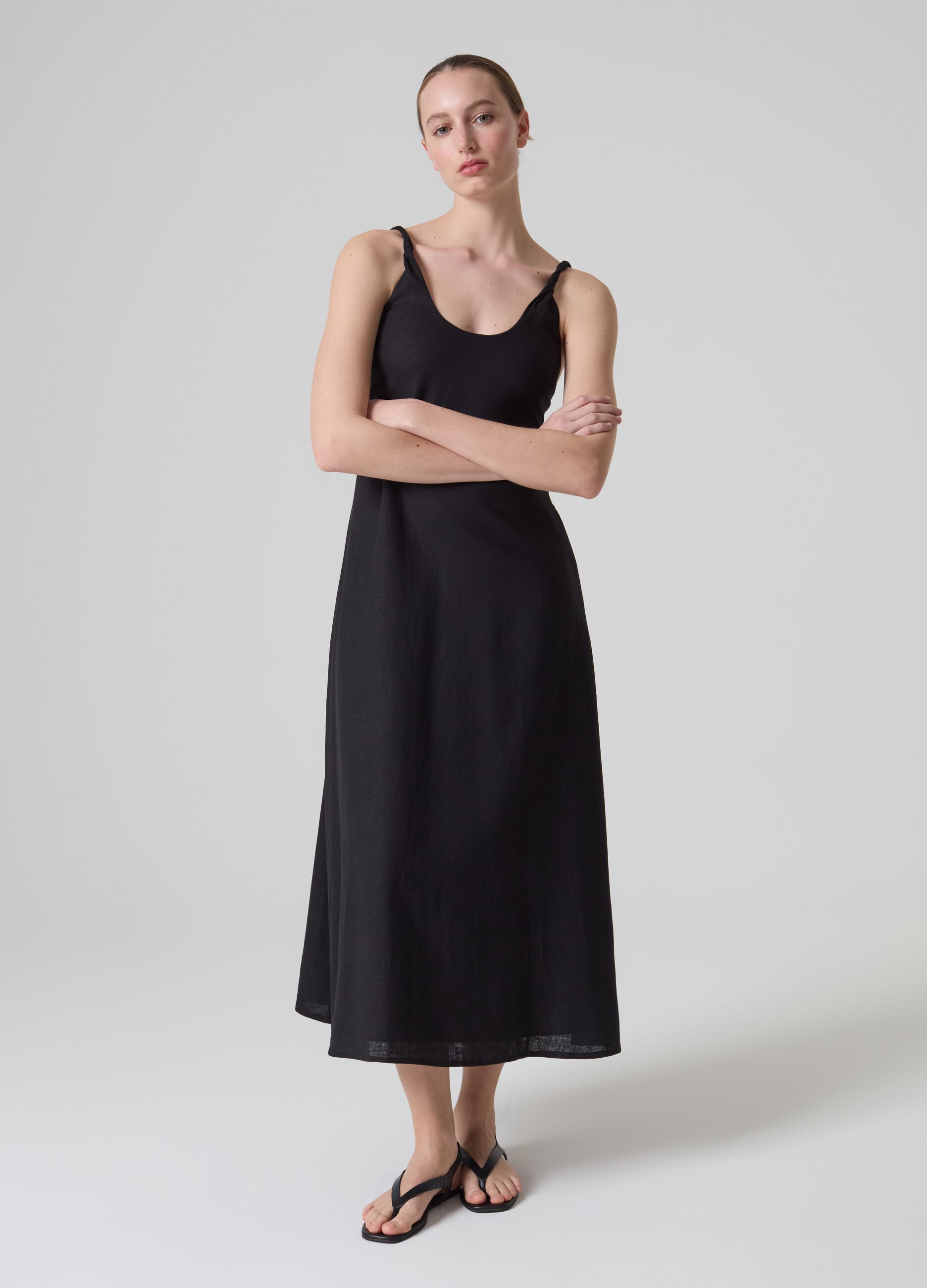 Contemporary long sleeveless dress_0