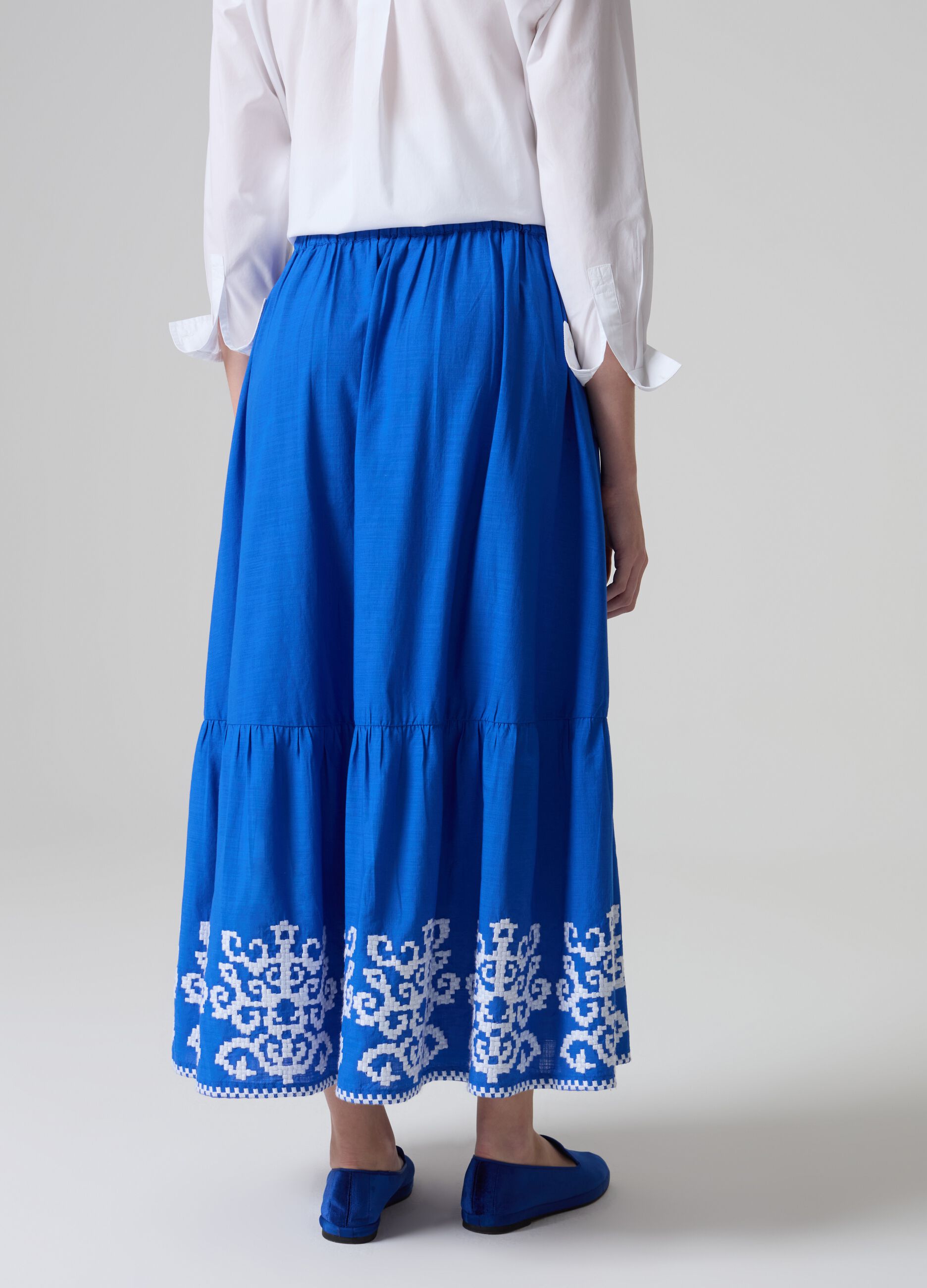 Long skirt with ethnic embroidery flounce