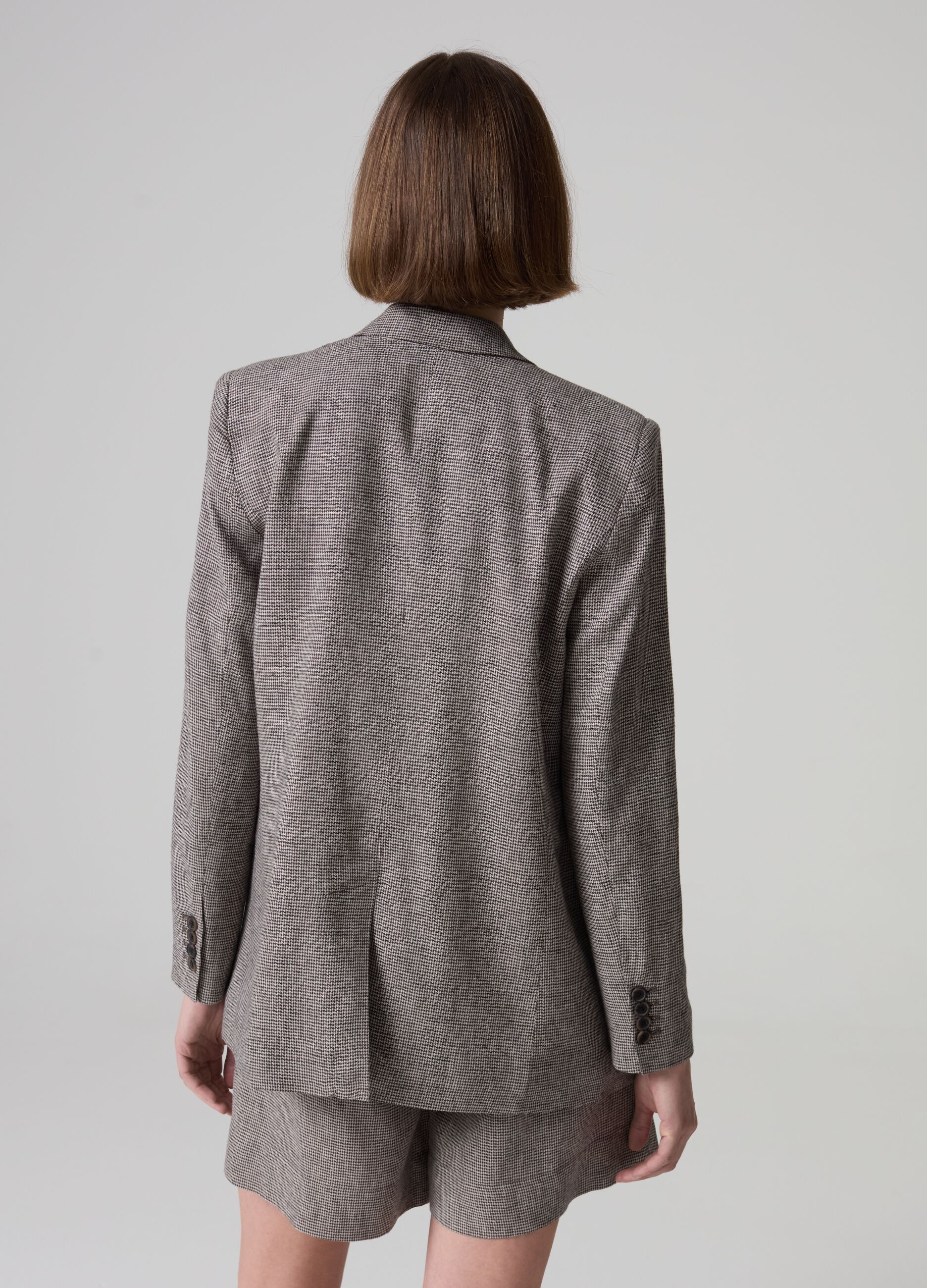 Contemporary single-breasted blazer with micro houndstooth pattern_2