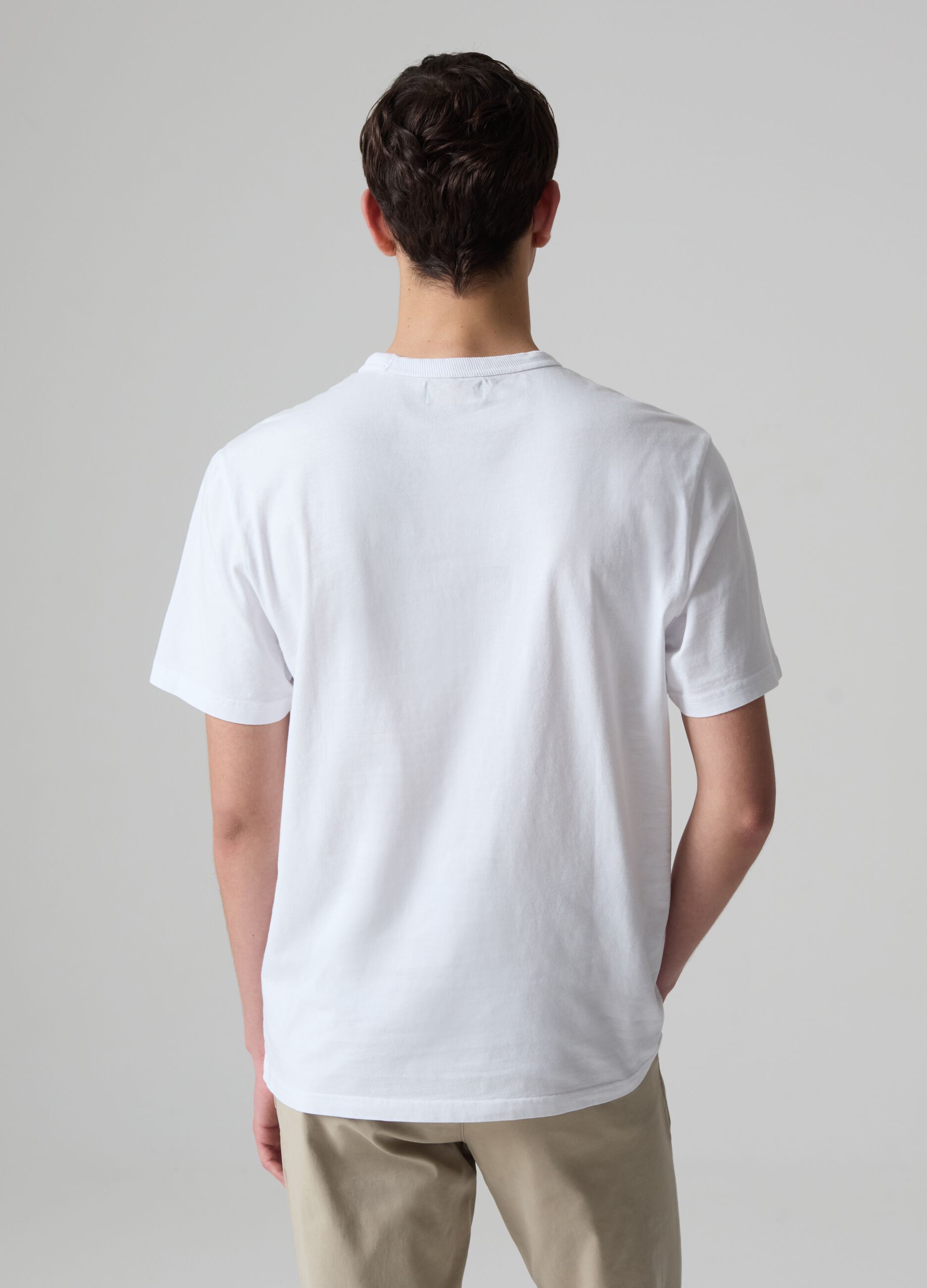 T-shirt with round neck and pocket