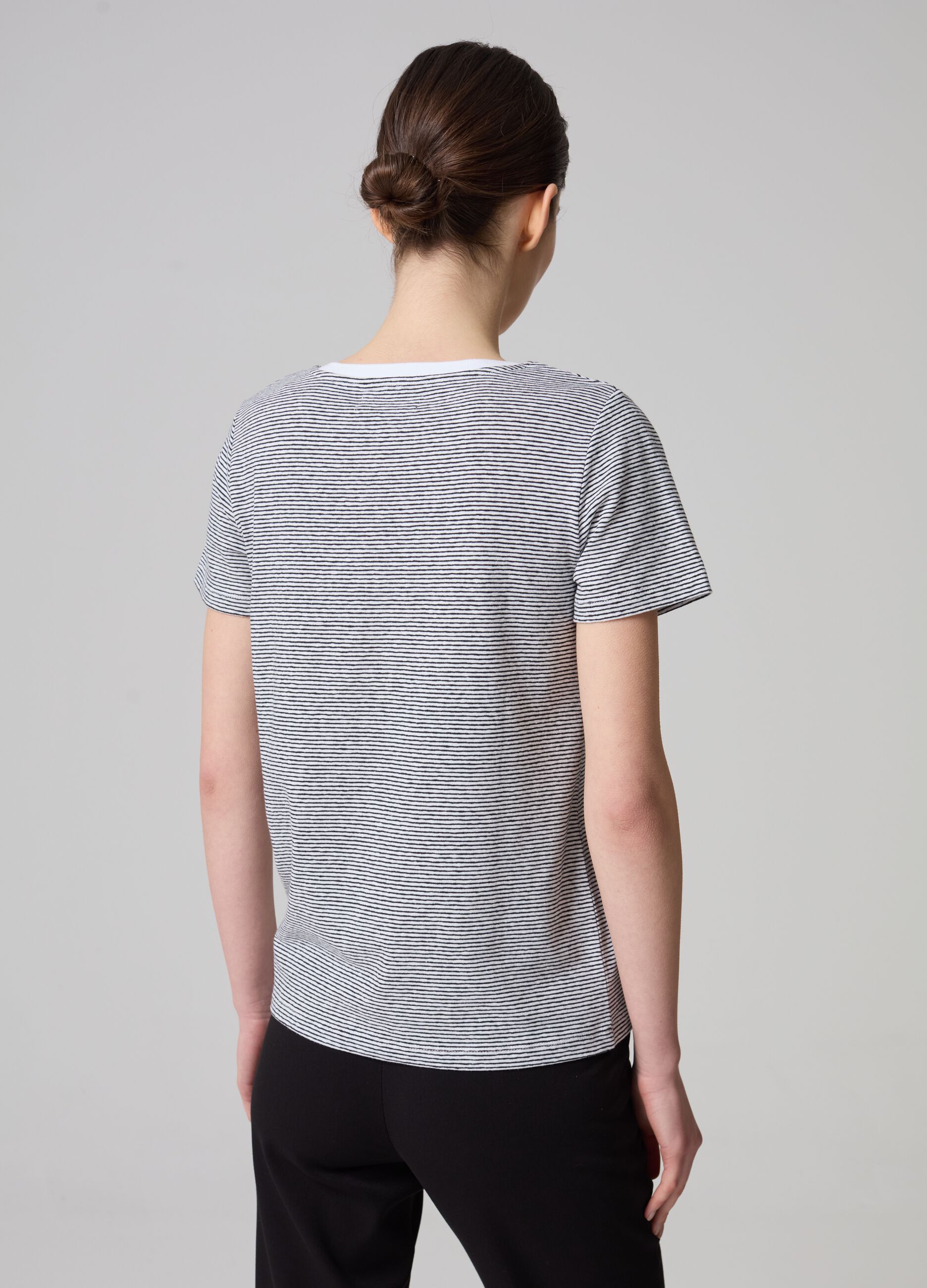Contemporary T-shirt with thin stripes