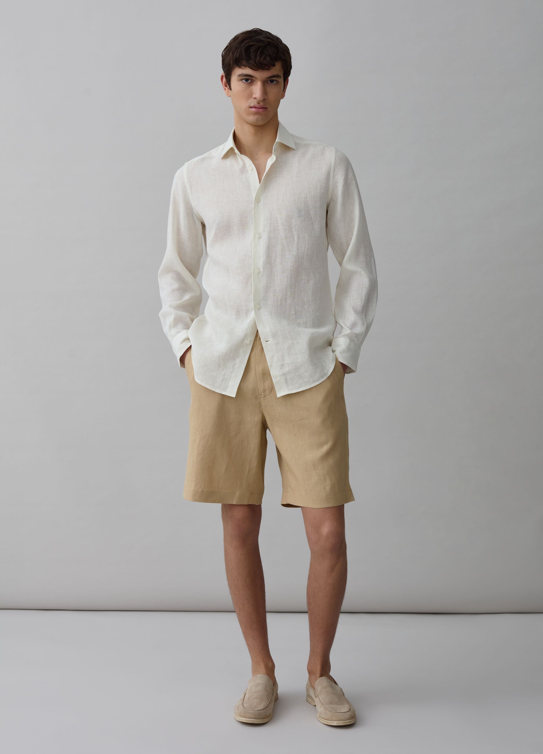 Contemporary Bermuda shorts in linen_0