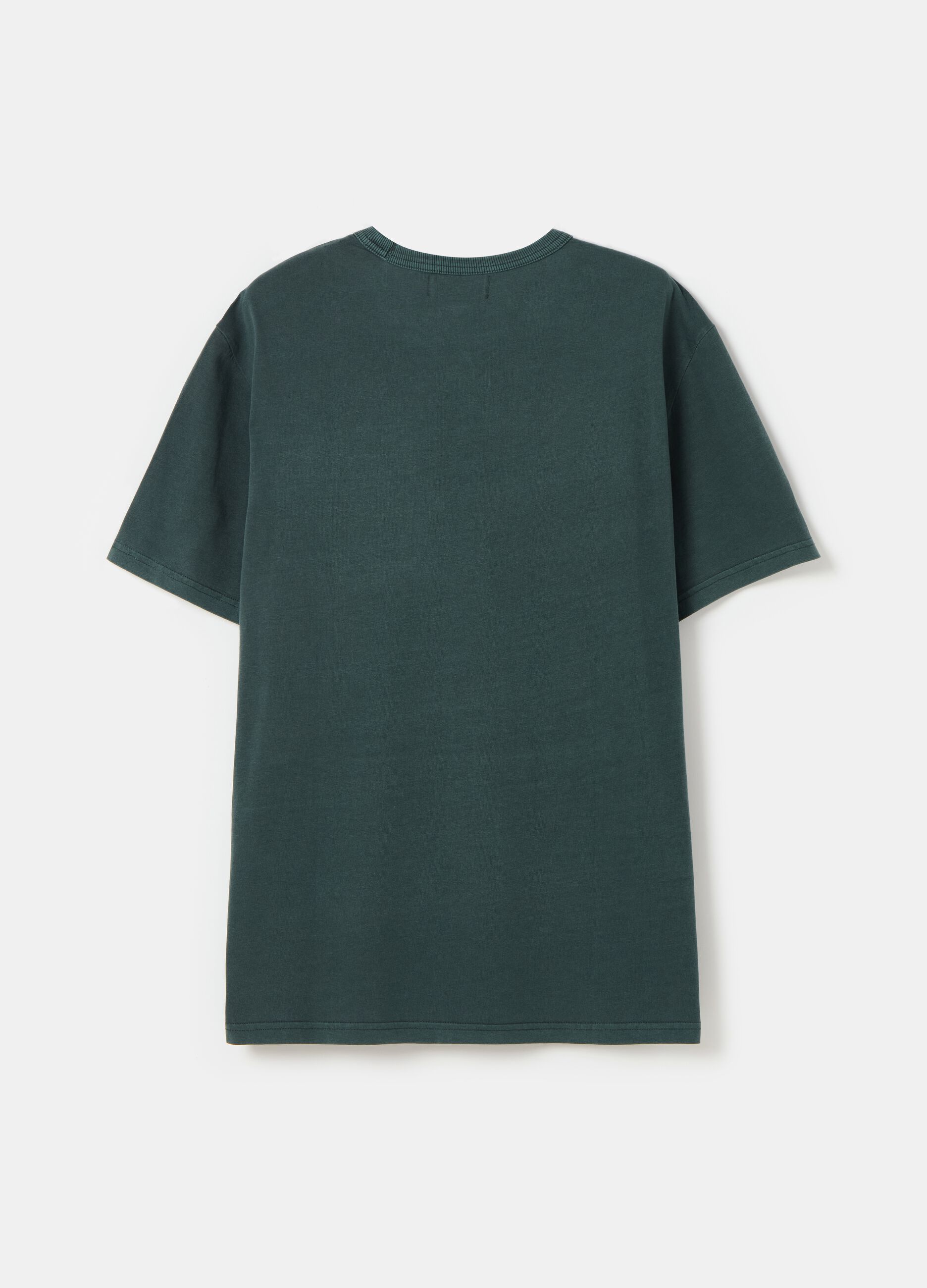 T-shirt with round neck and pocket