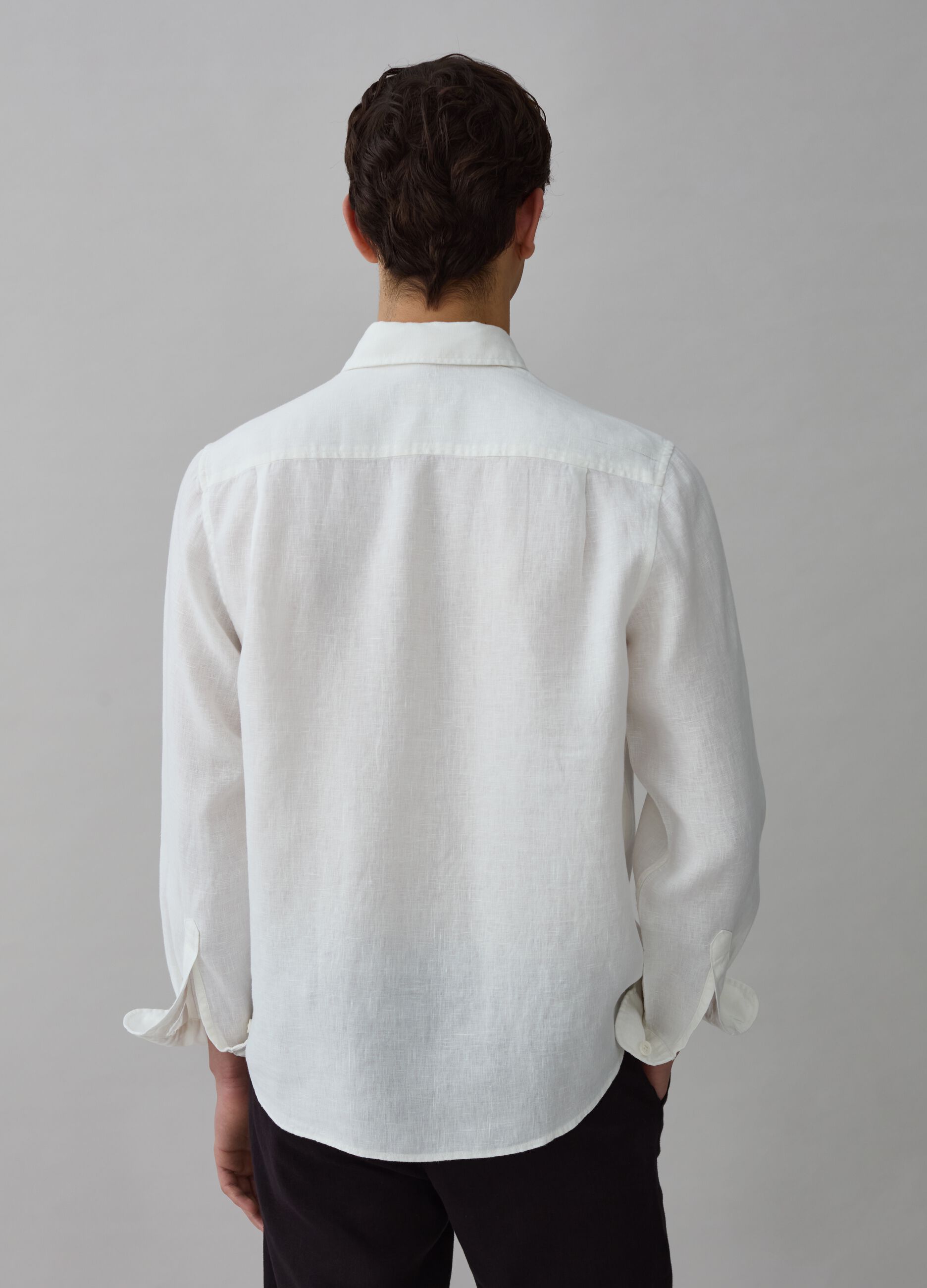 Camisa regular fit de lino con bolsillos_2