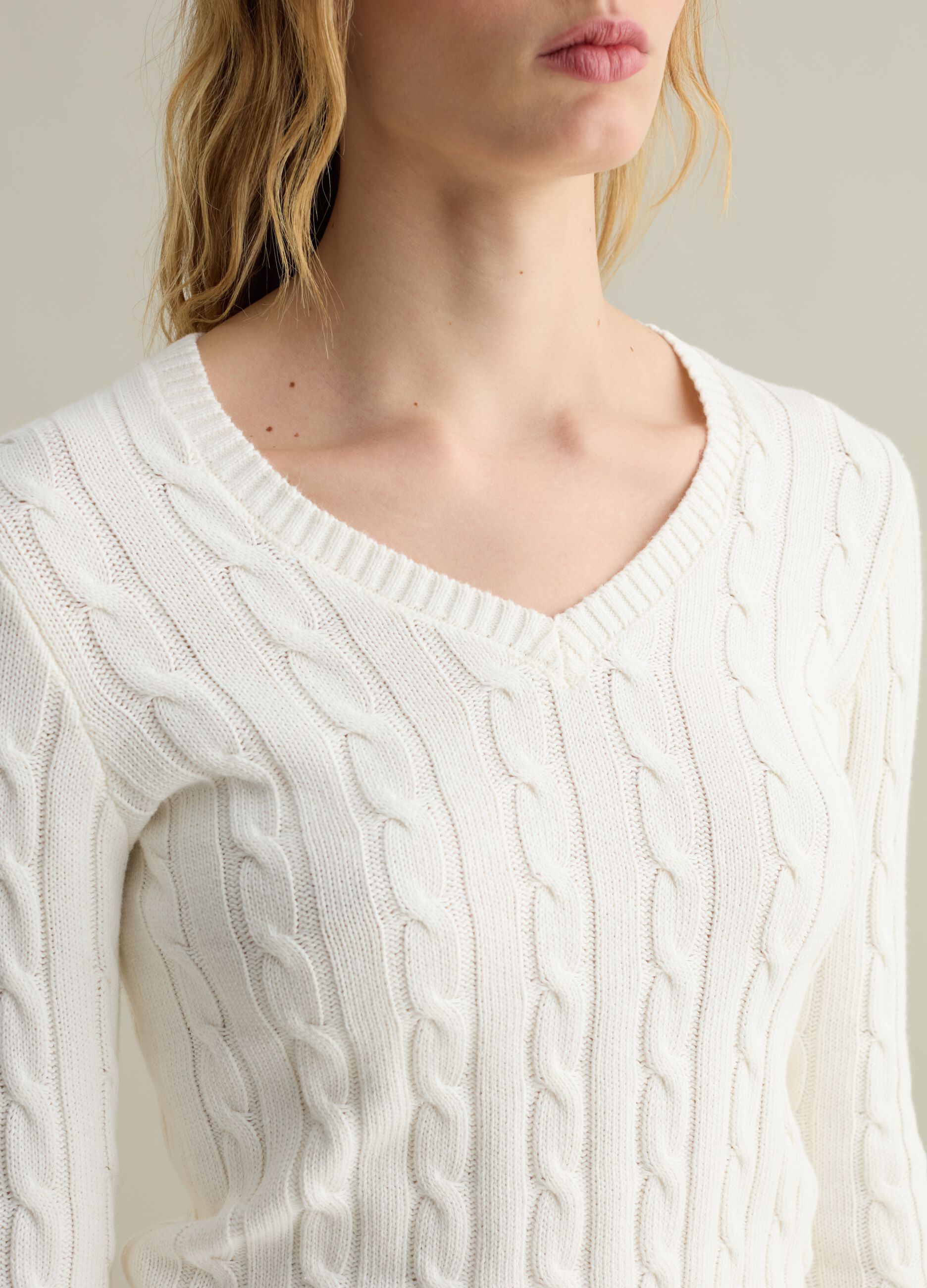 Cable-knit pullover with V neck