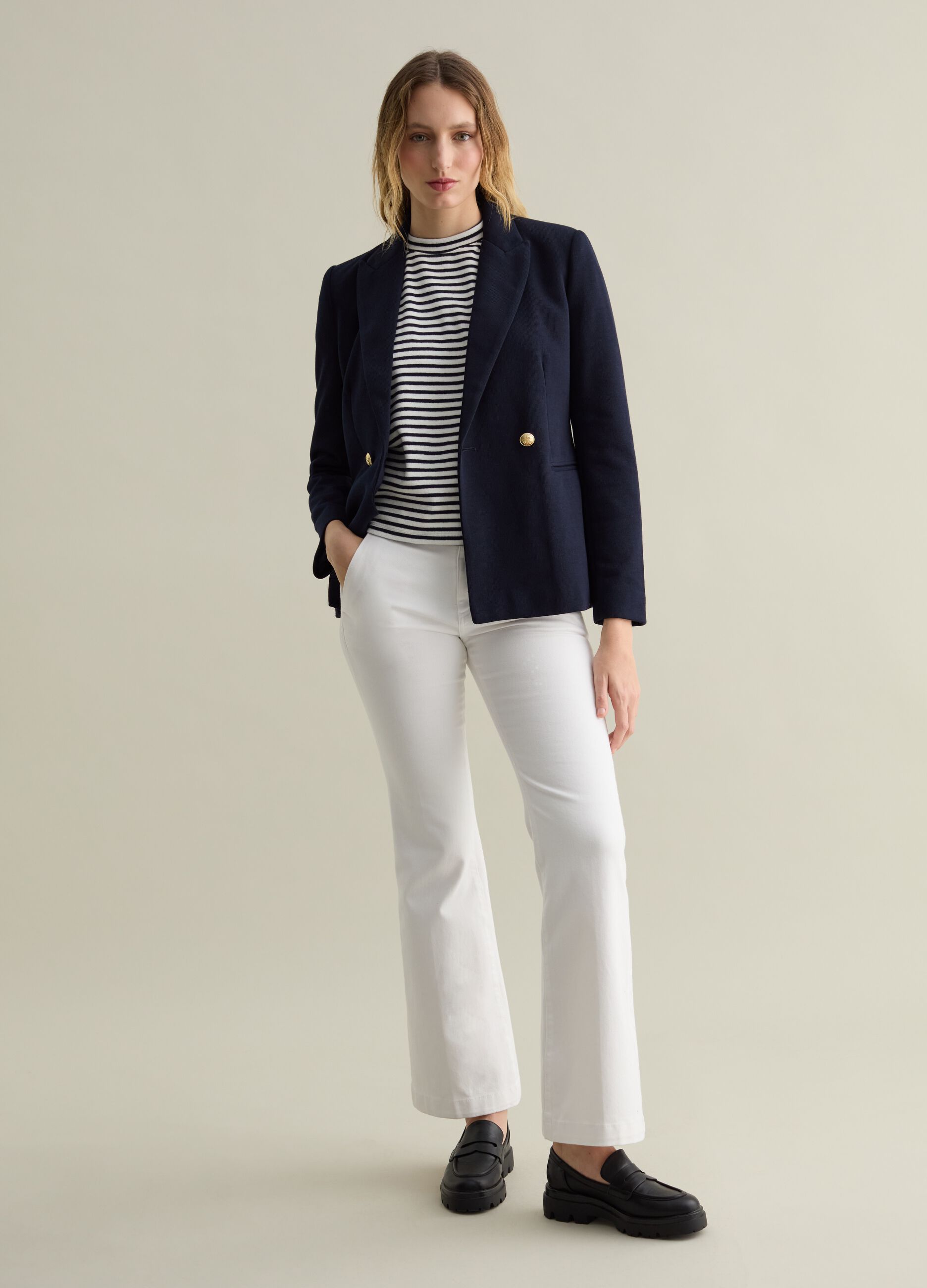 Blazer cruzado de punto con botones dorados