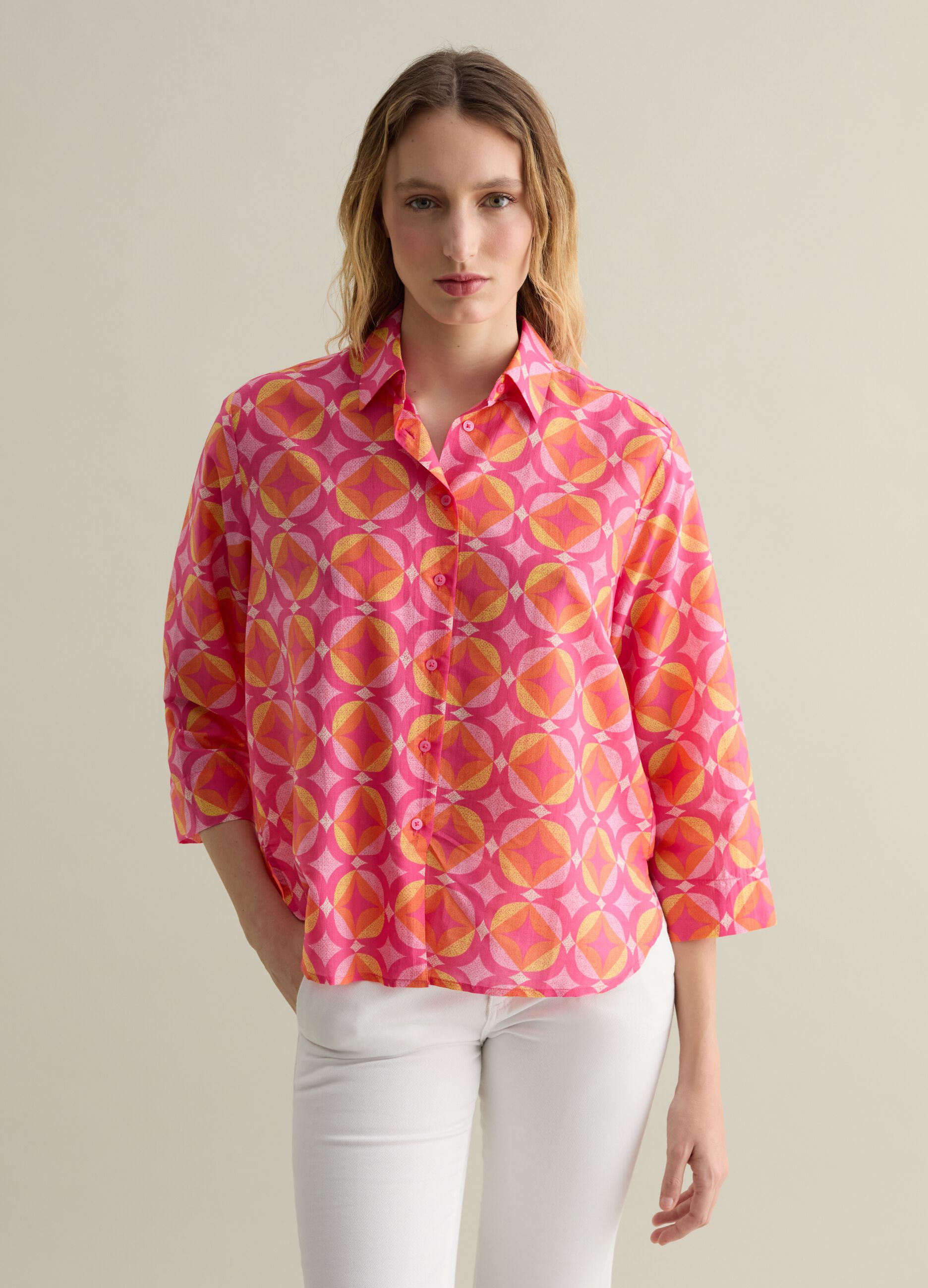Shirt with optical pattern