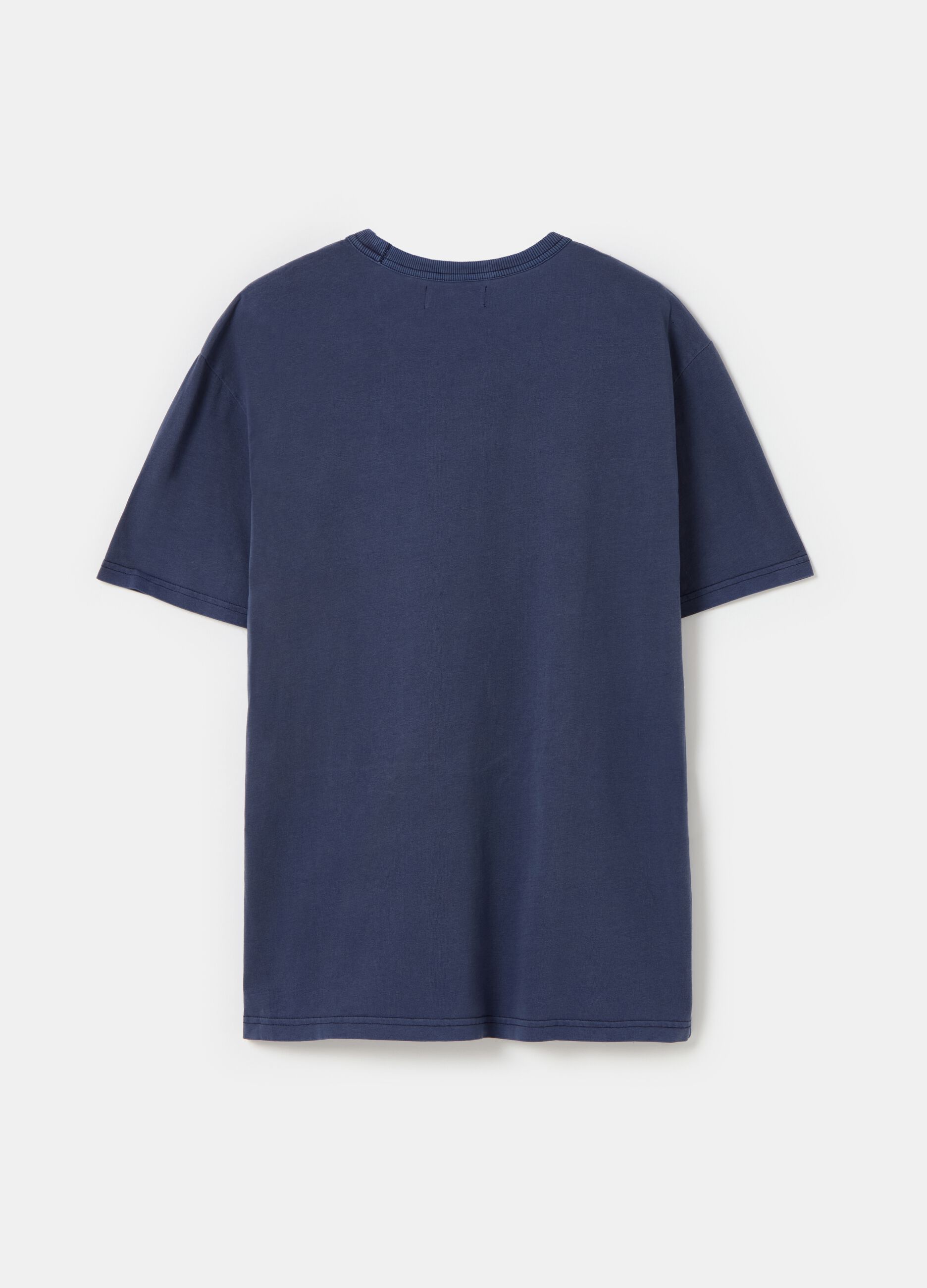 T-shirt with round neck and pocket