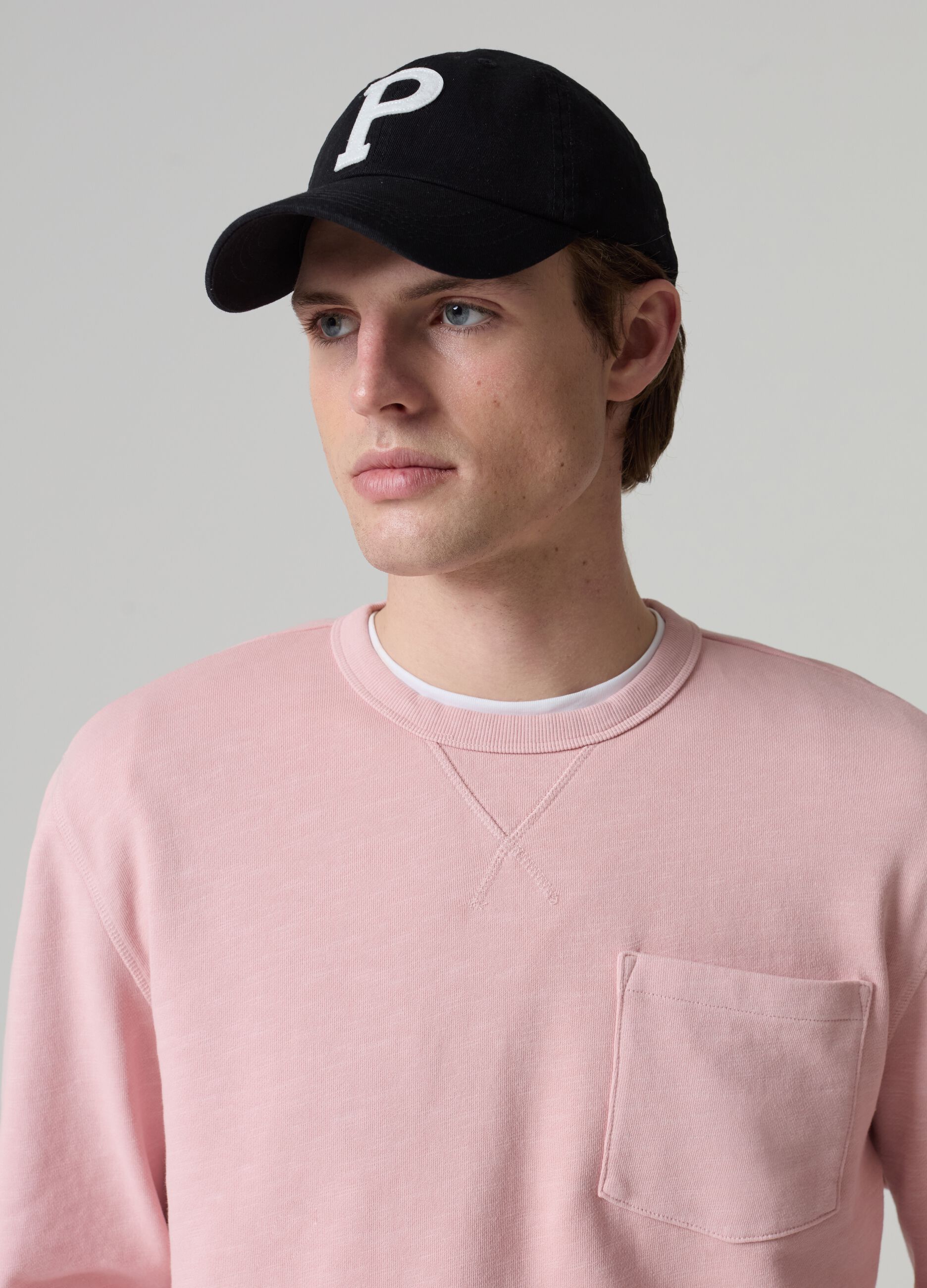Sweatshirt with round neck and V detail_0