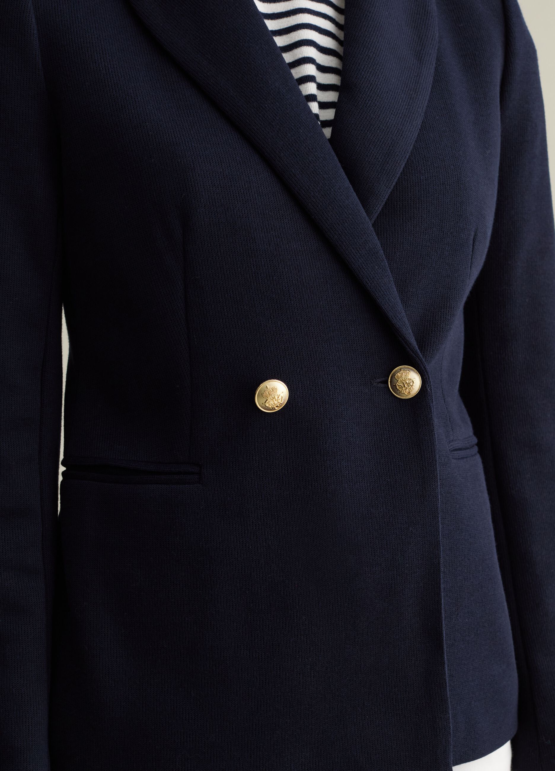 Blazer cruzado de punto con botones dorados