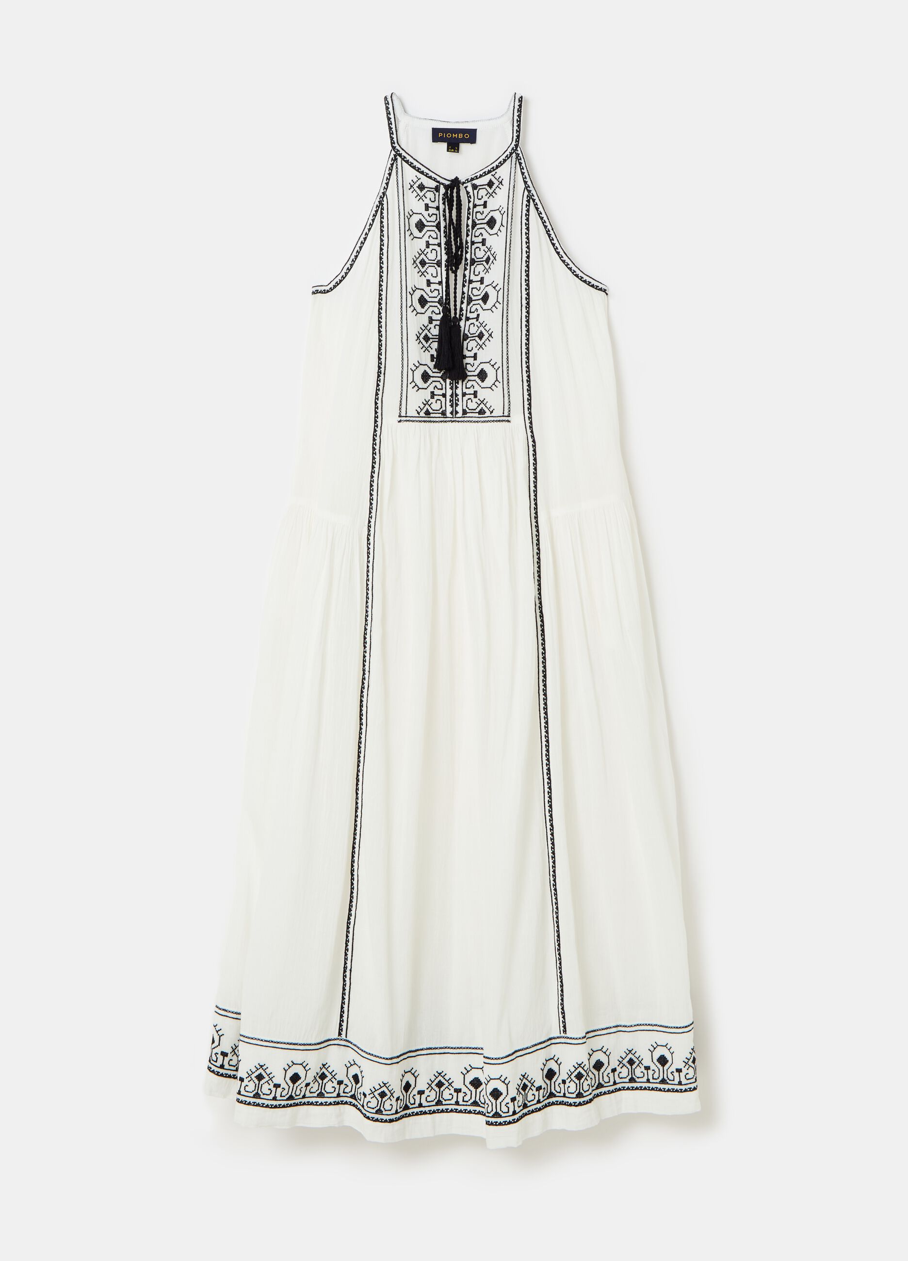 Vestido con bordados étnicos y borlas_3