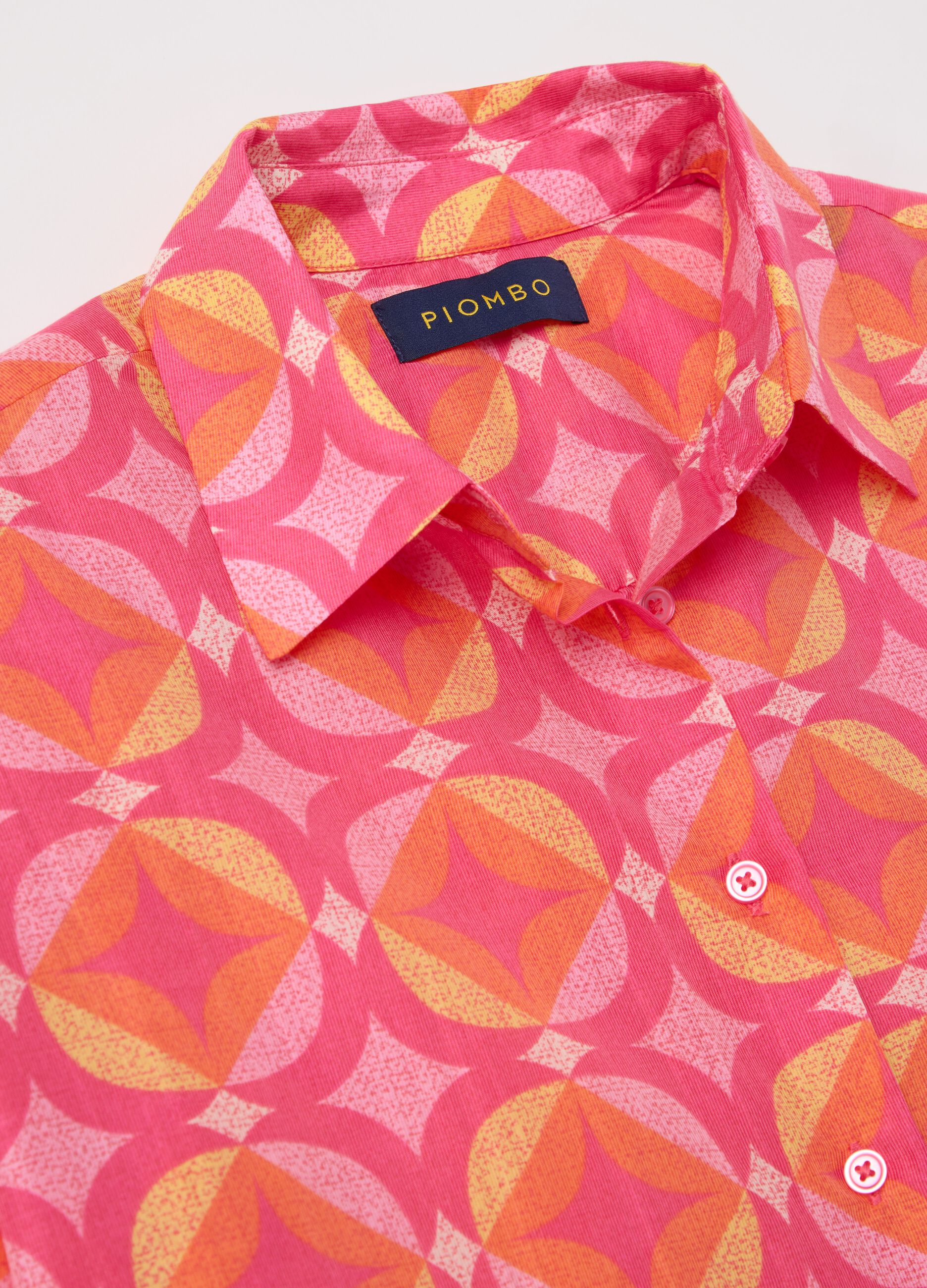 Shirt with optical pattern