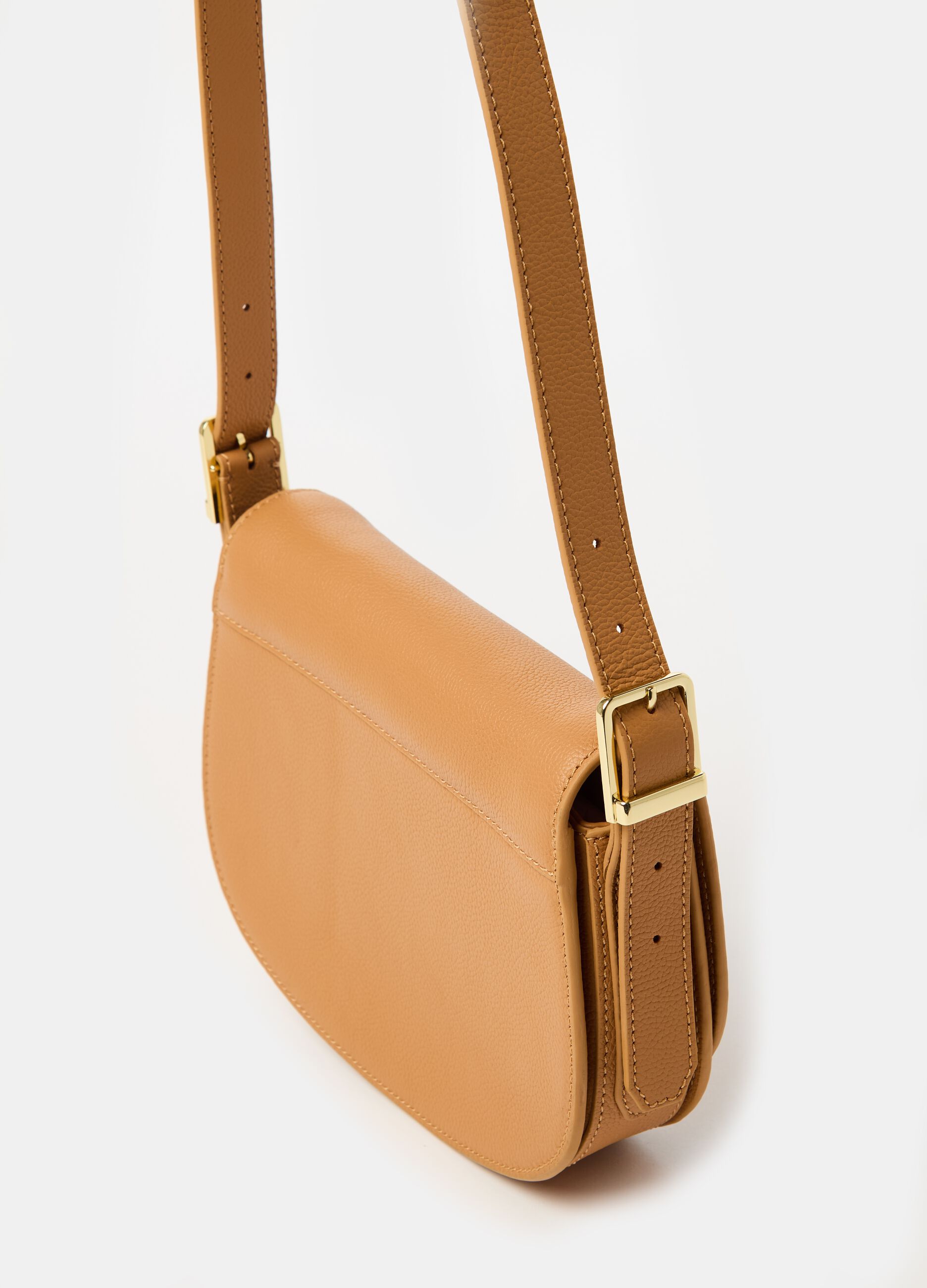 Contemporary messenger bag in leather
