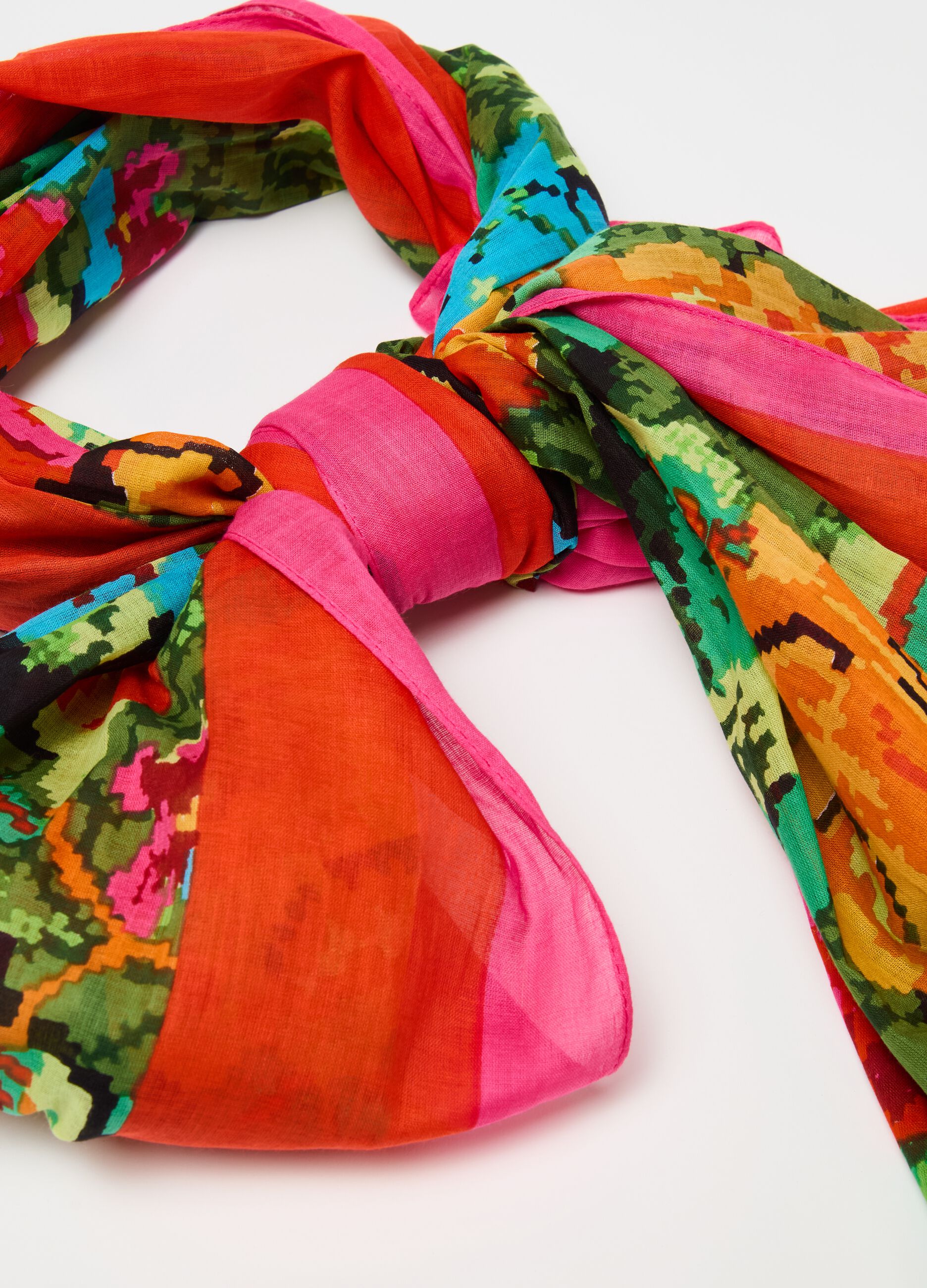 Cotton foulard with floral print_1