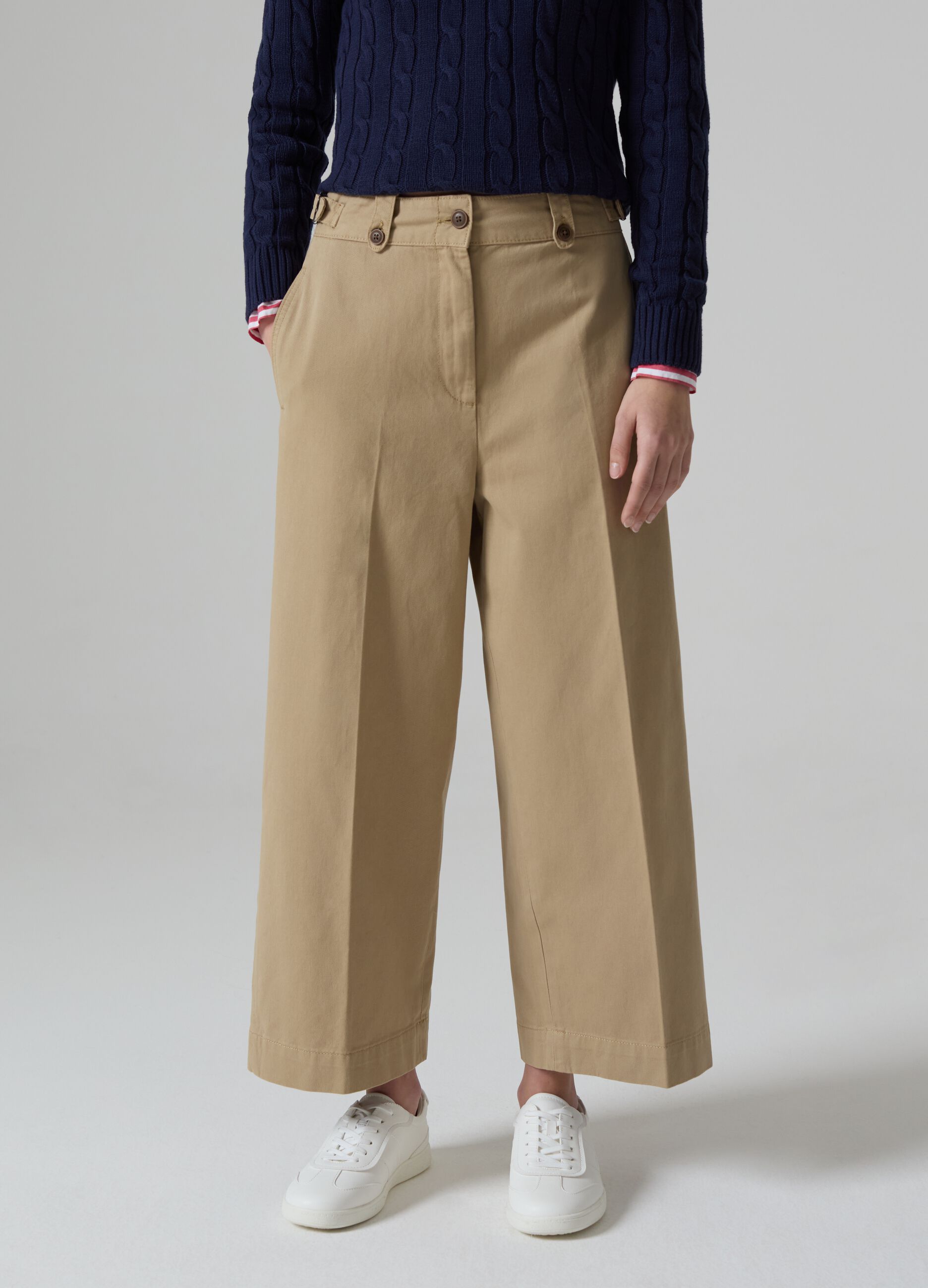 Pantalón wide leg con tirantes