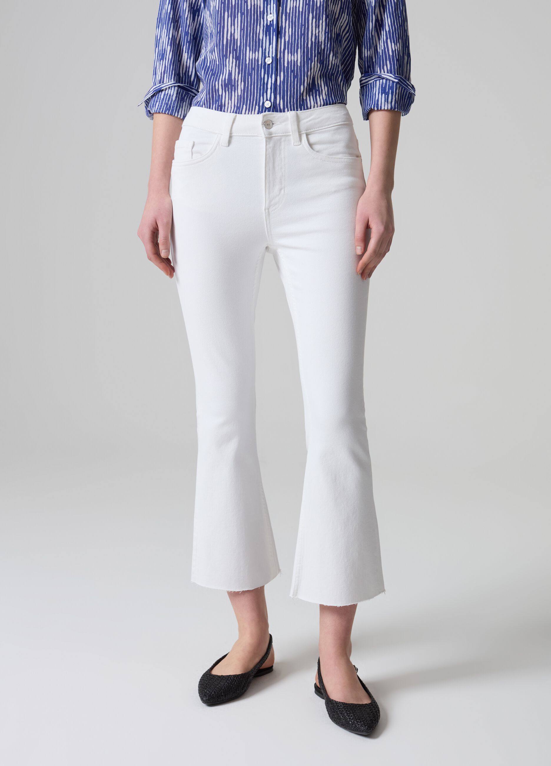 Flare-fit crop jeans with raw edging_1