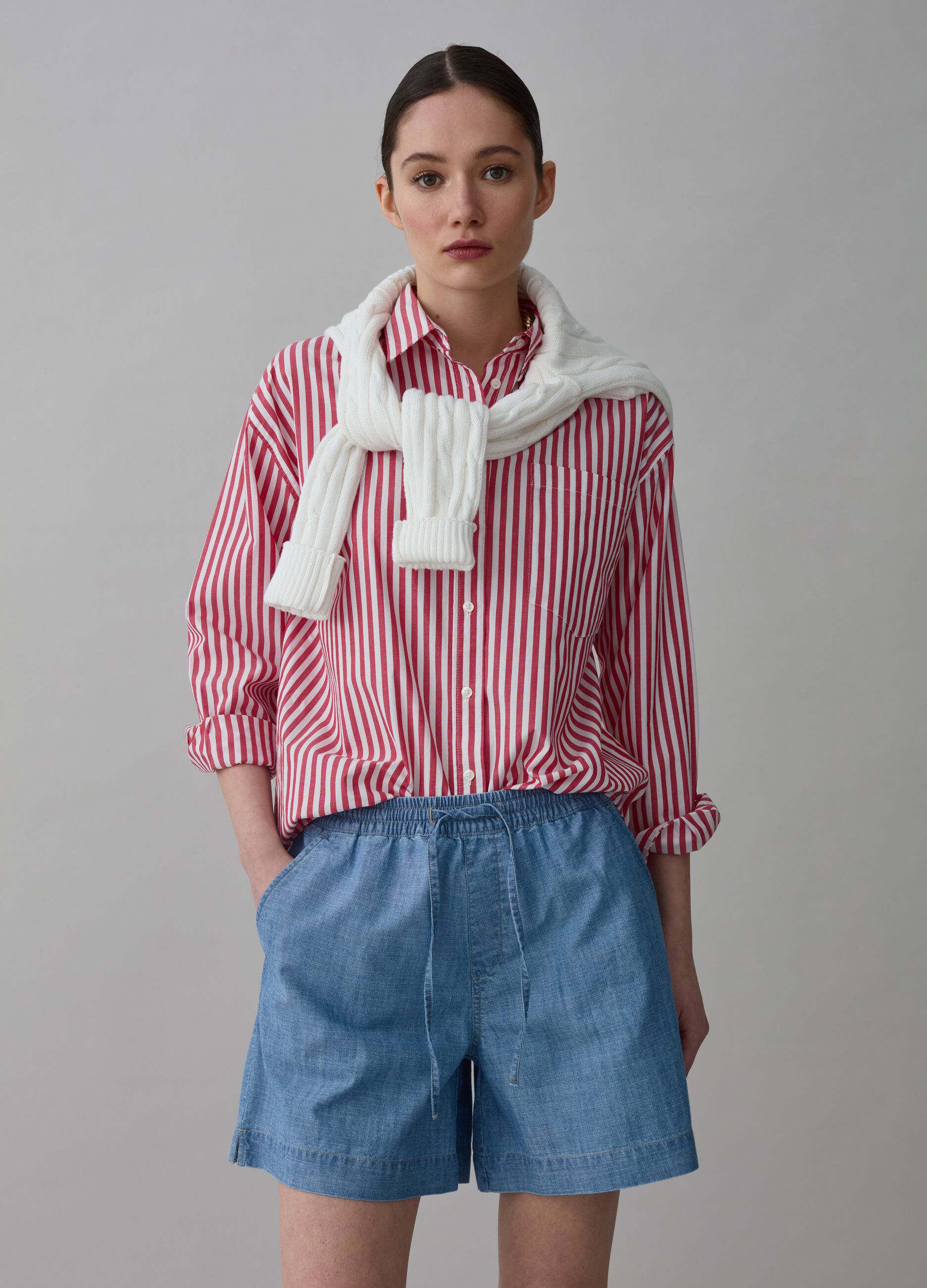 Shorts de denim ligero con bolsillos_0