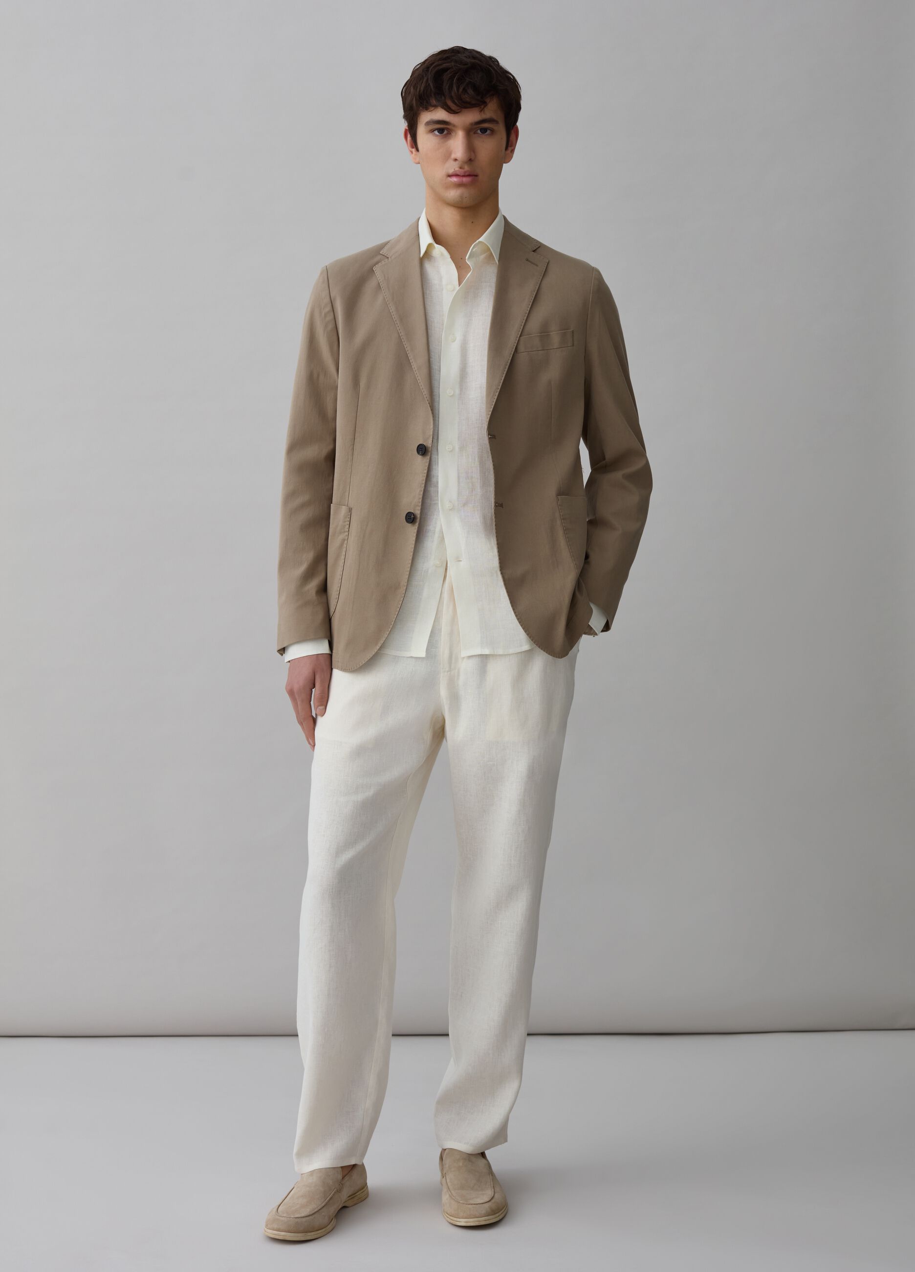 Contemporary trousers in linen_0