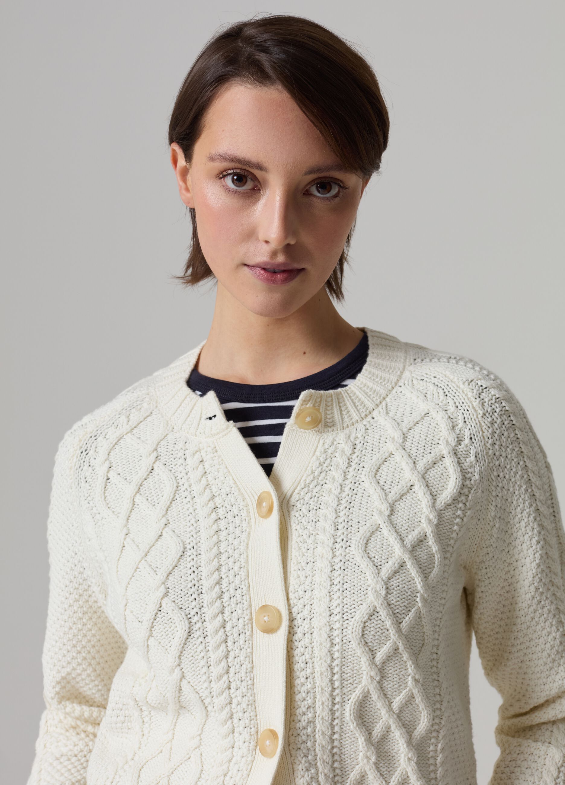 Cable-knit cardigan with diamond motif_2