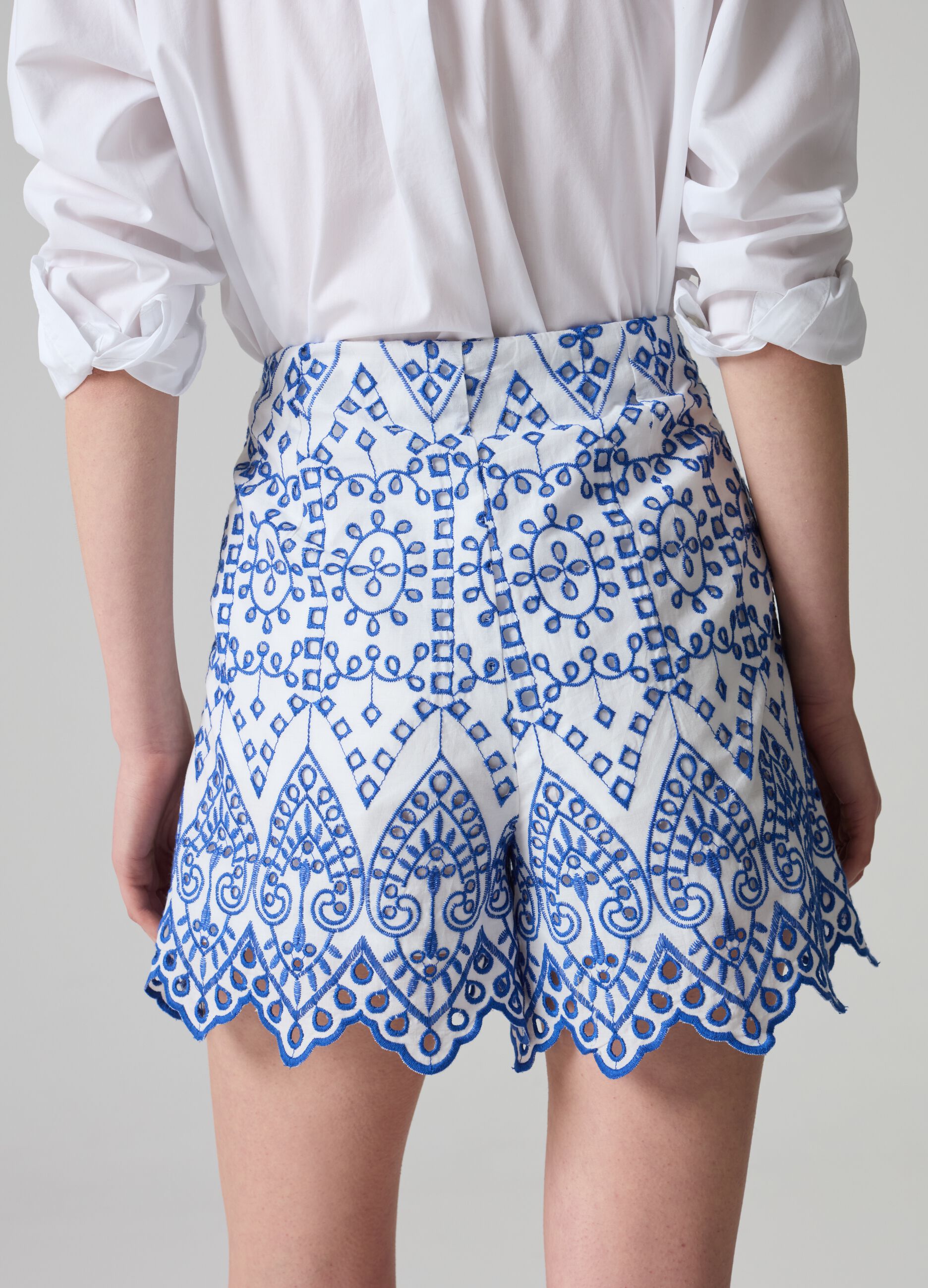 High-rise shorts in broderie anglaise