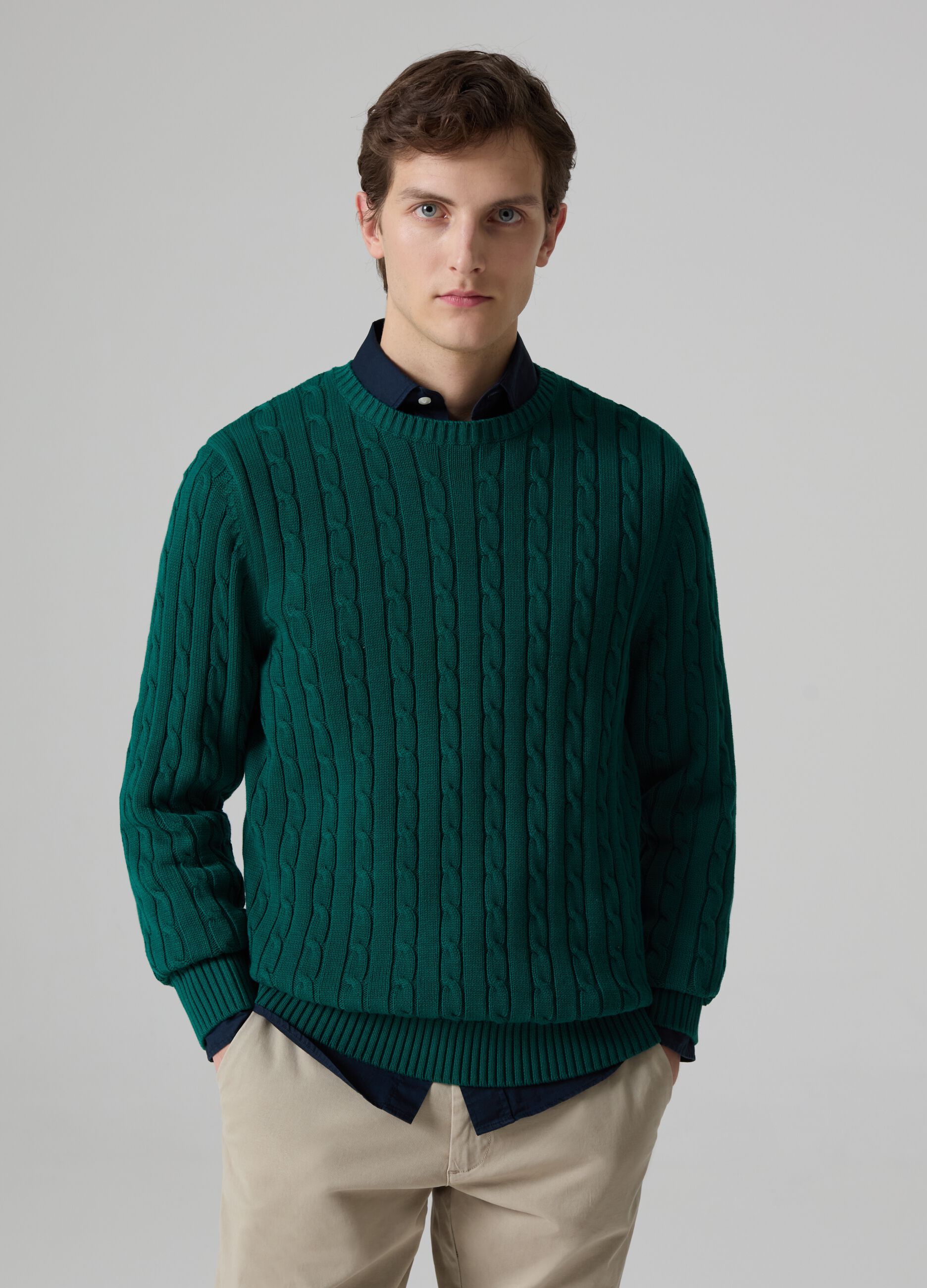 Ribbed pullover with cable-knit motif