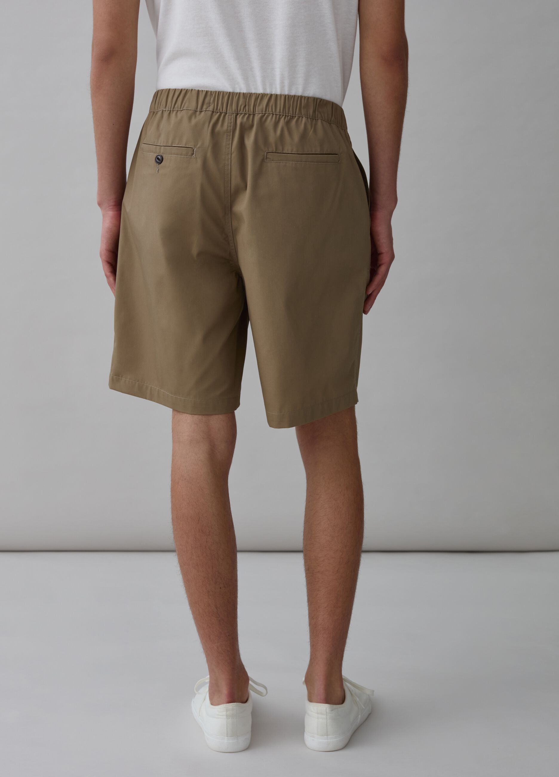 Selection solid colour Bermuda shorts