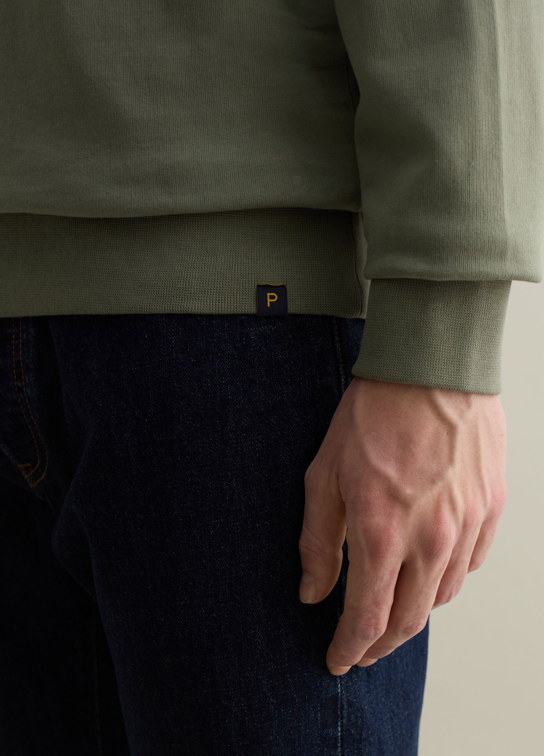 Sweatshirt with round neck and stitched detail