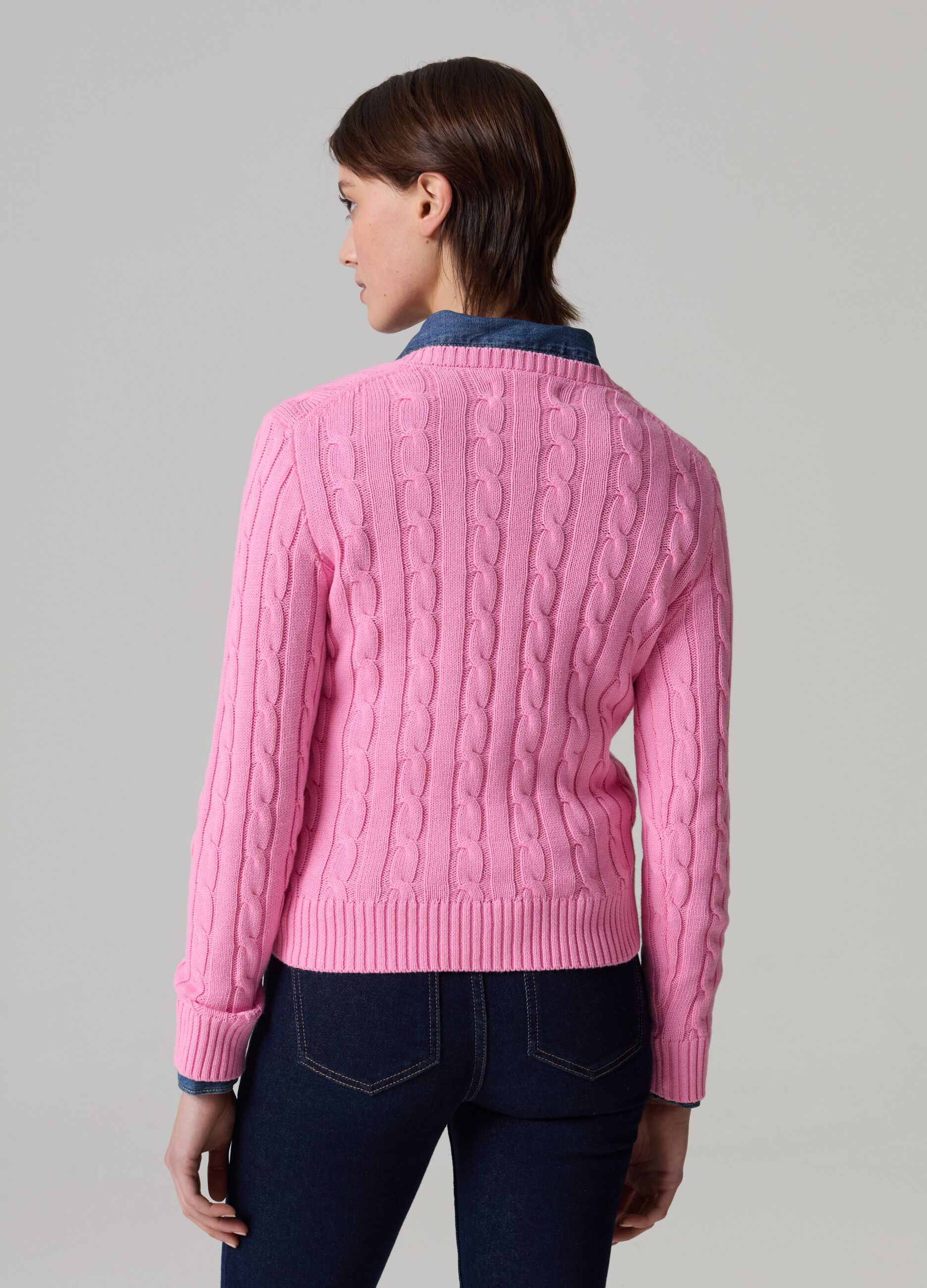 Pullover with V neck and cable-knit design_2