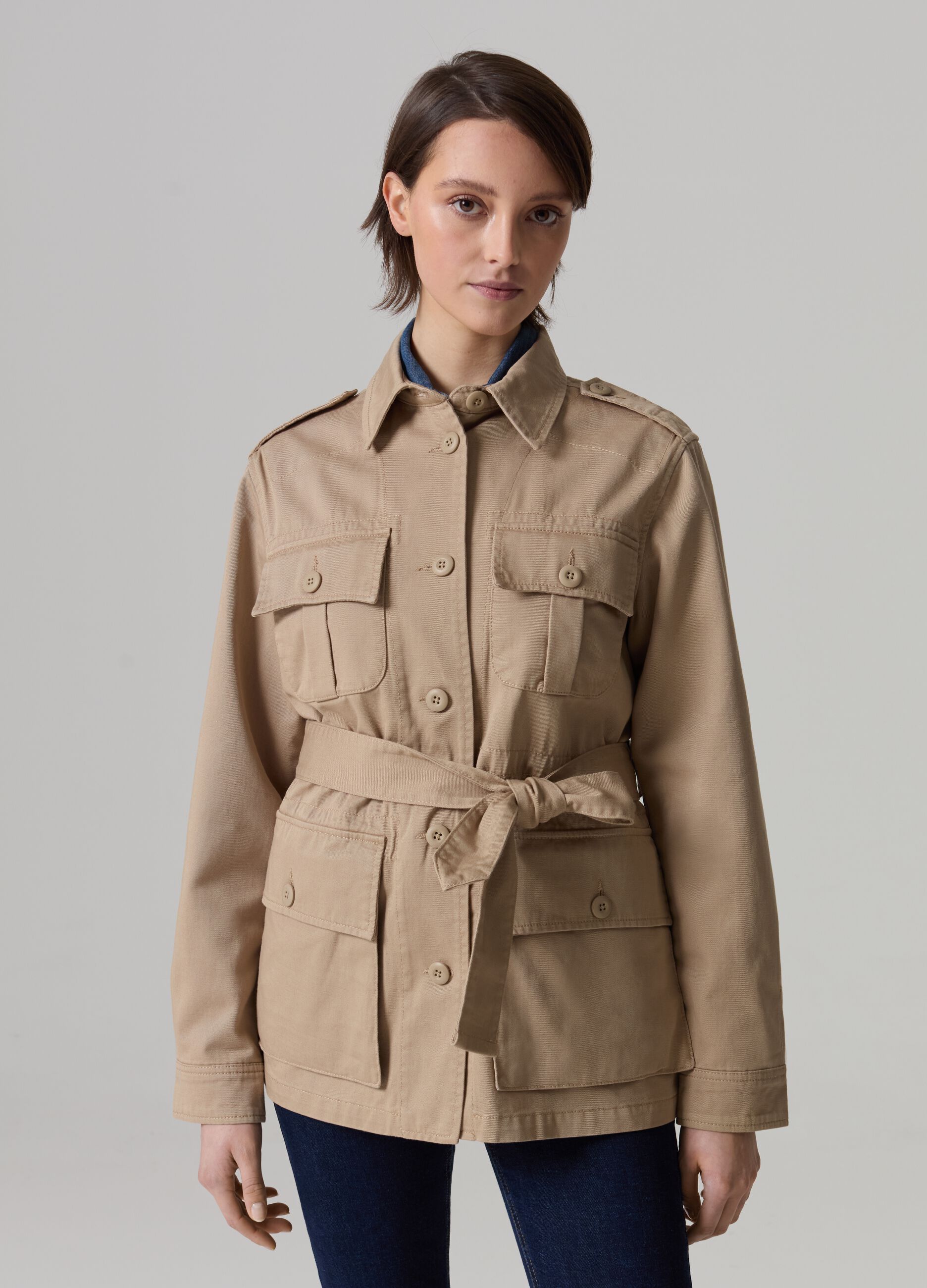 Safari jacket with buttons and belt
