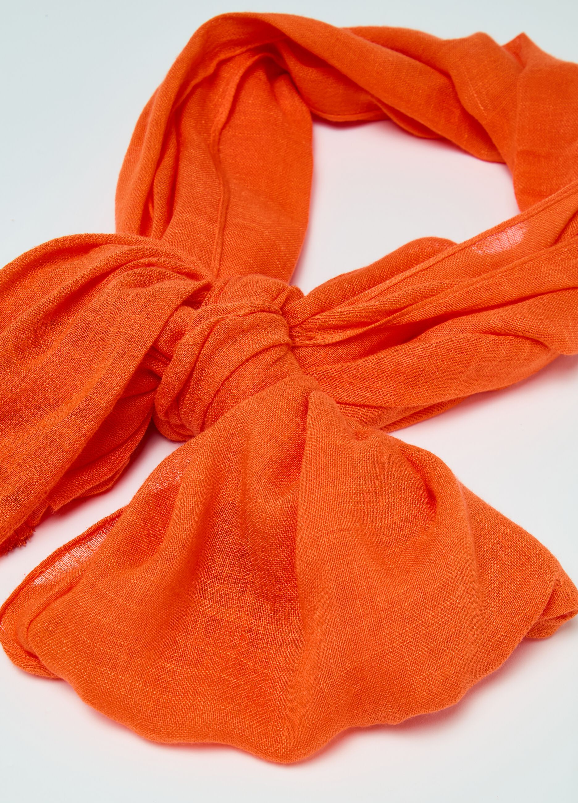 Viscose and linen scarf with tassels_1