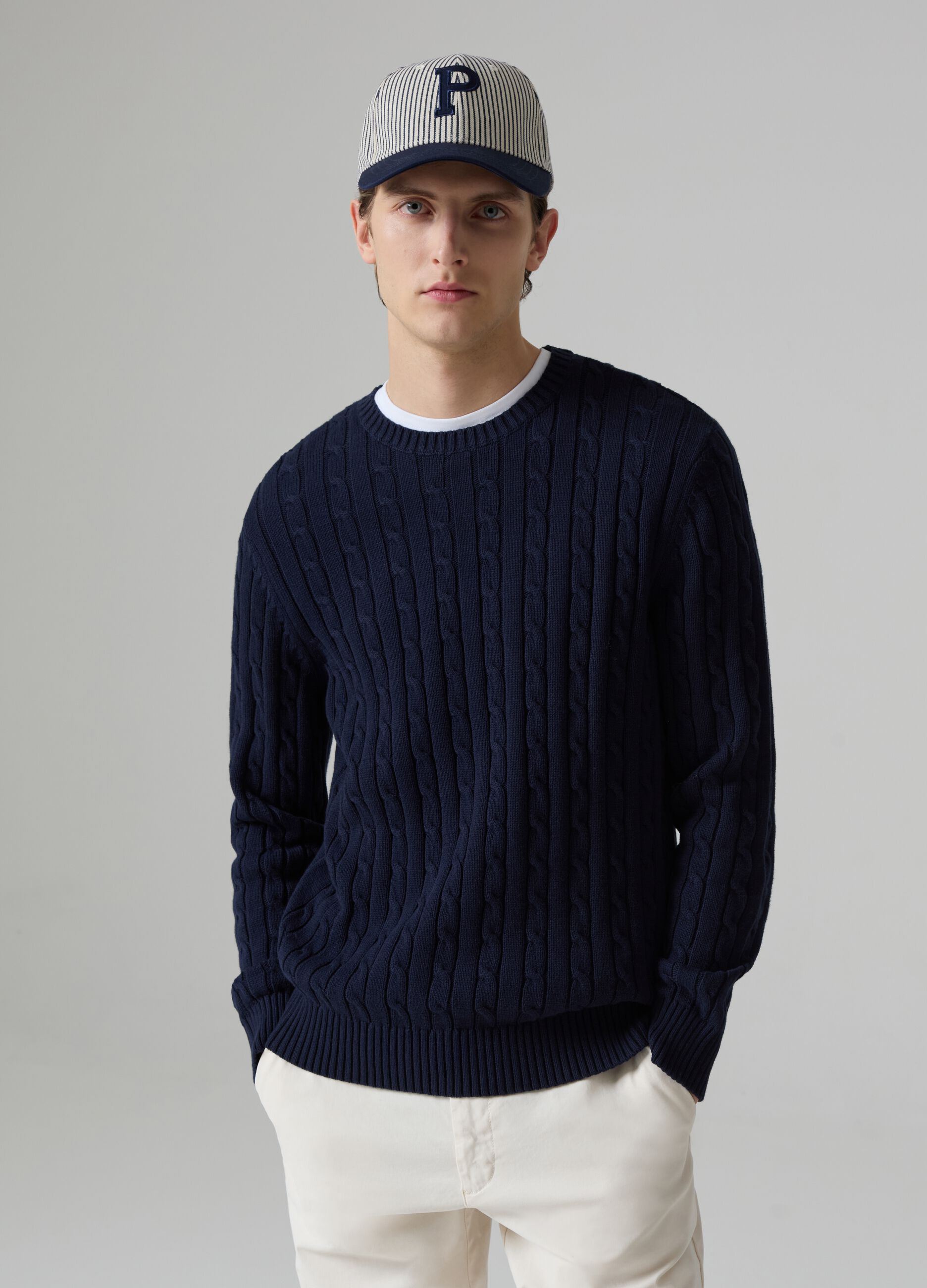 Ribbed pullover with cable-knit motif_0