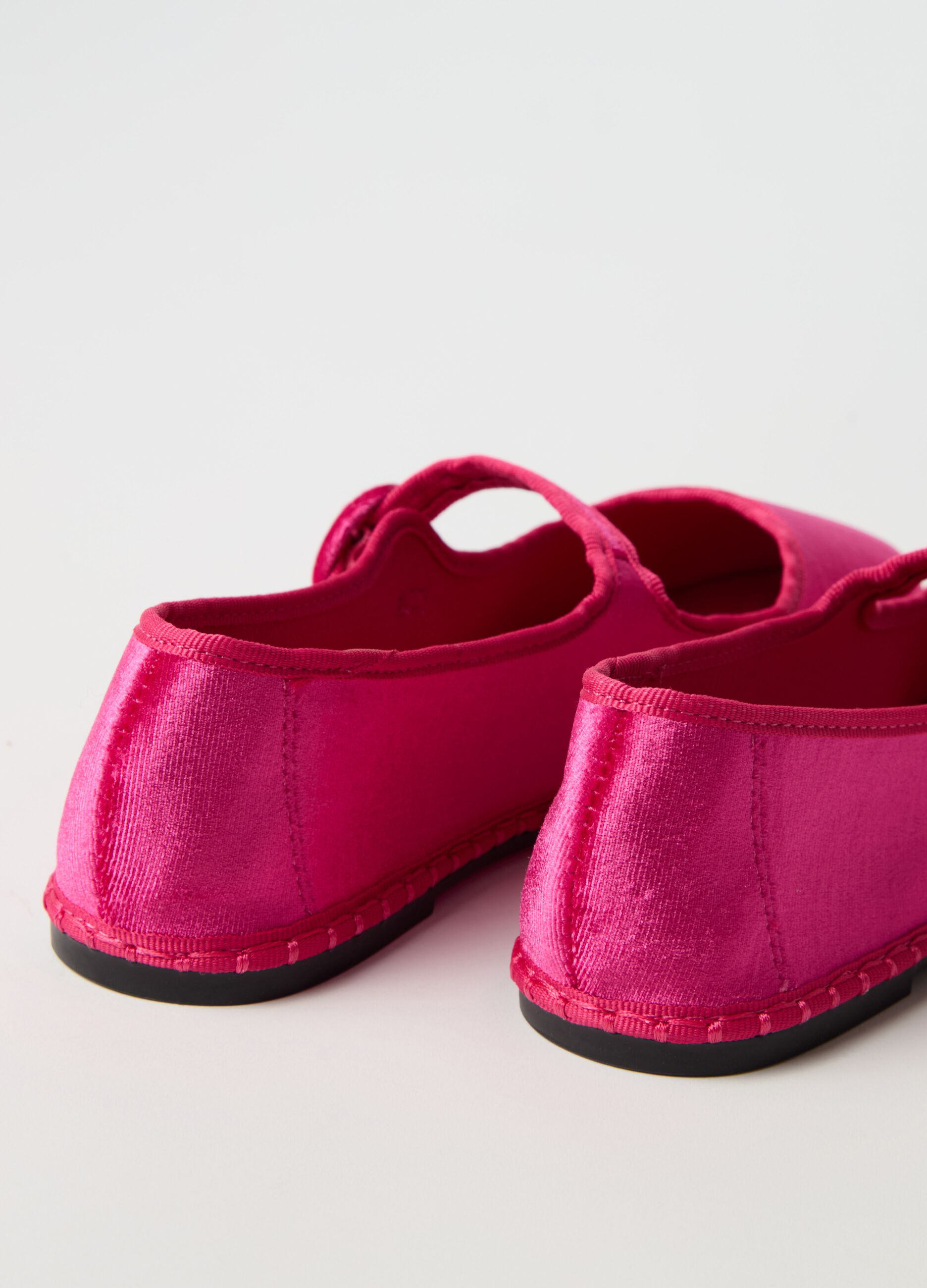 Ballerina flats with strap