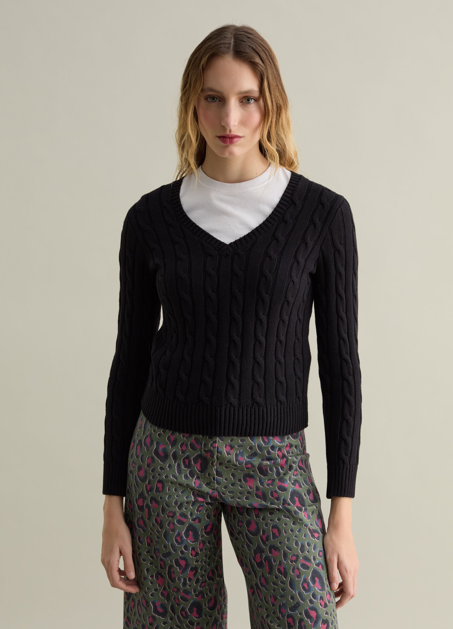 Cable-knit pullover with V neck_0