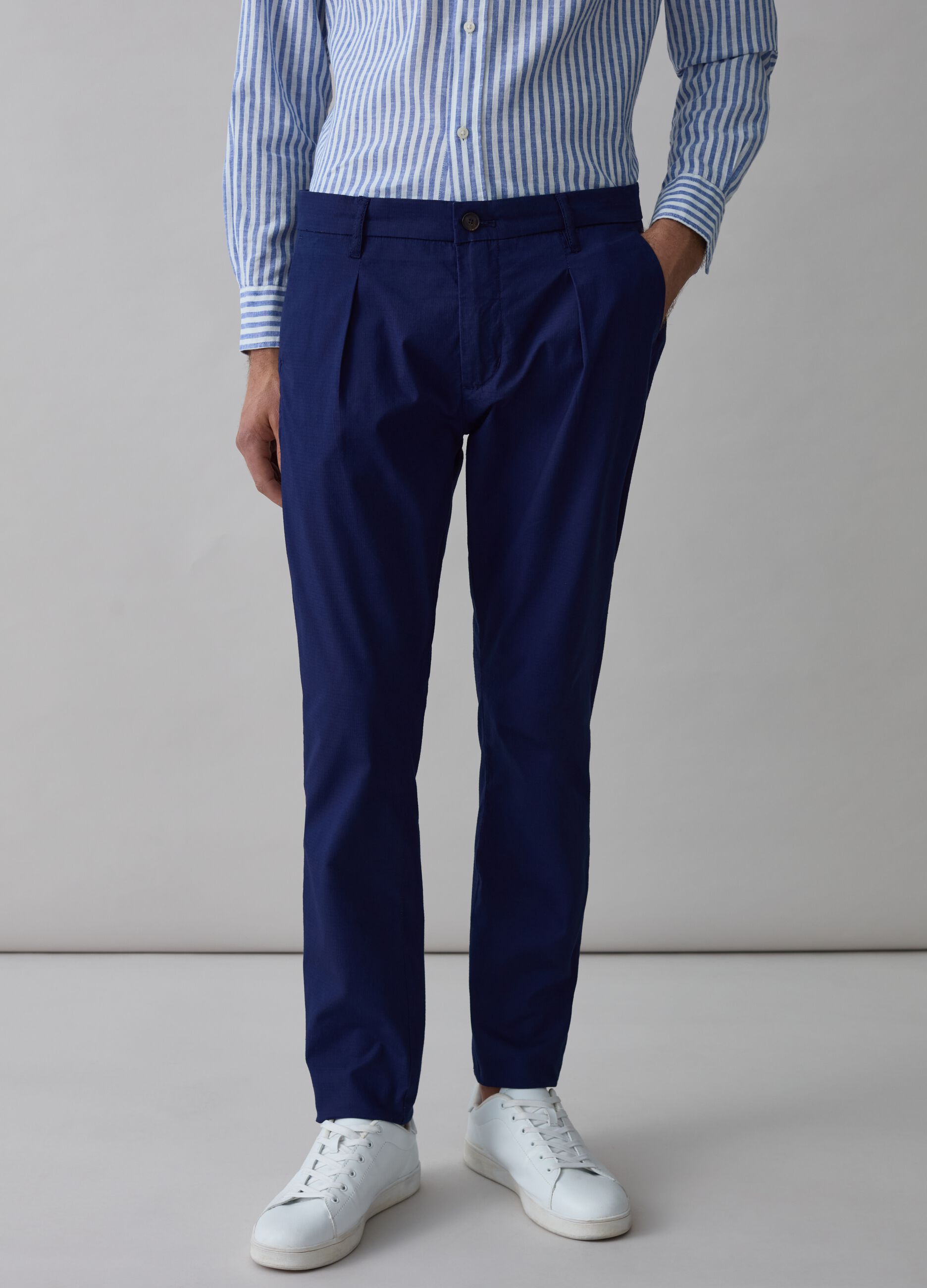 Chino trousers with ripstop weave_1
